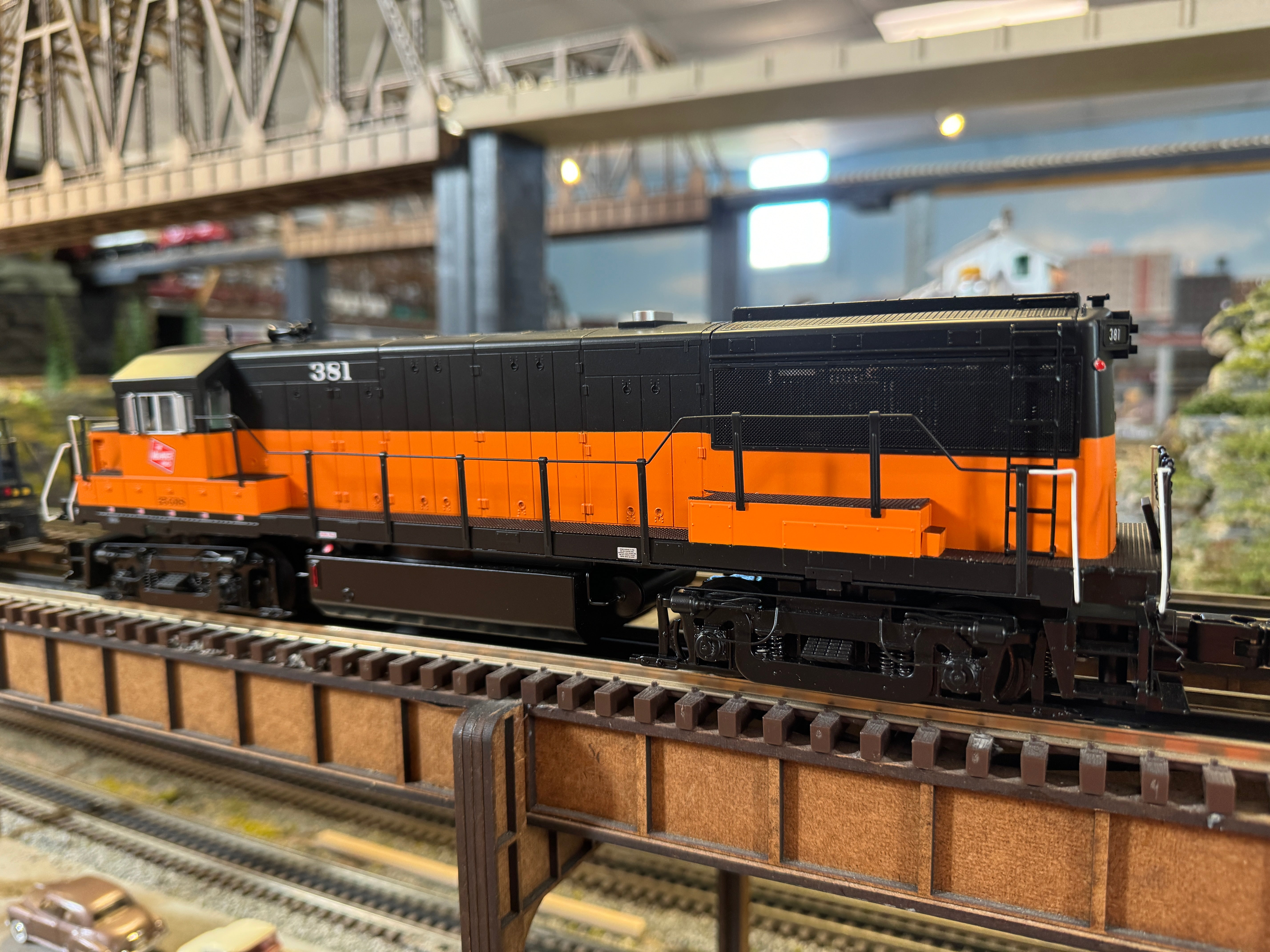 MTH 20-21856-1 - U25B Diesel Engine "Milwaukee Road" #381 w/ PS3 - Custom Run for MrMuffin'sTrains