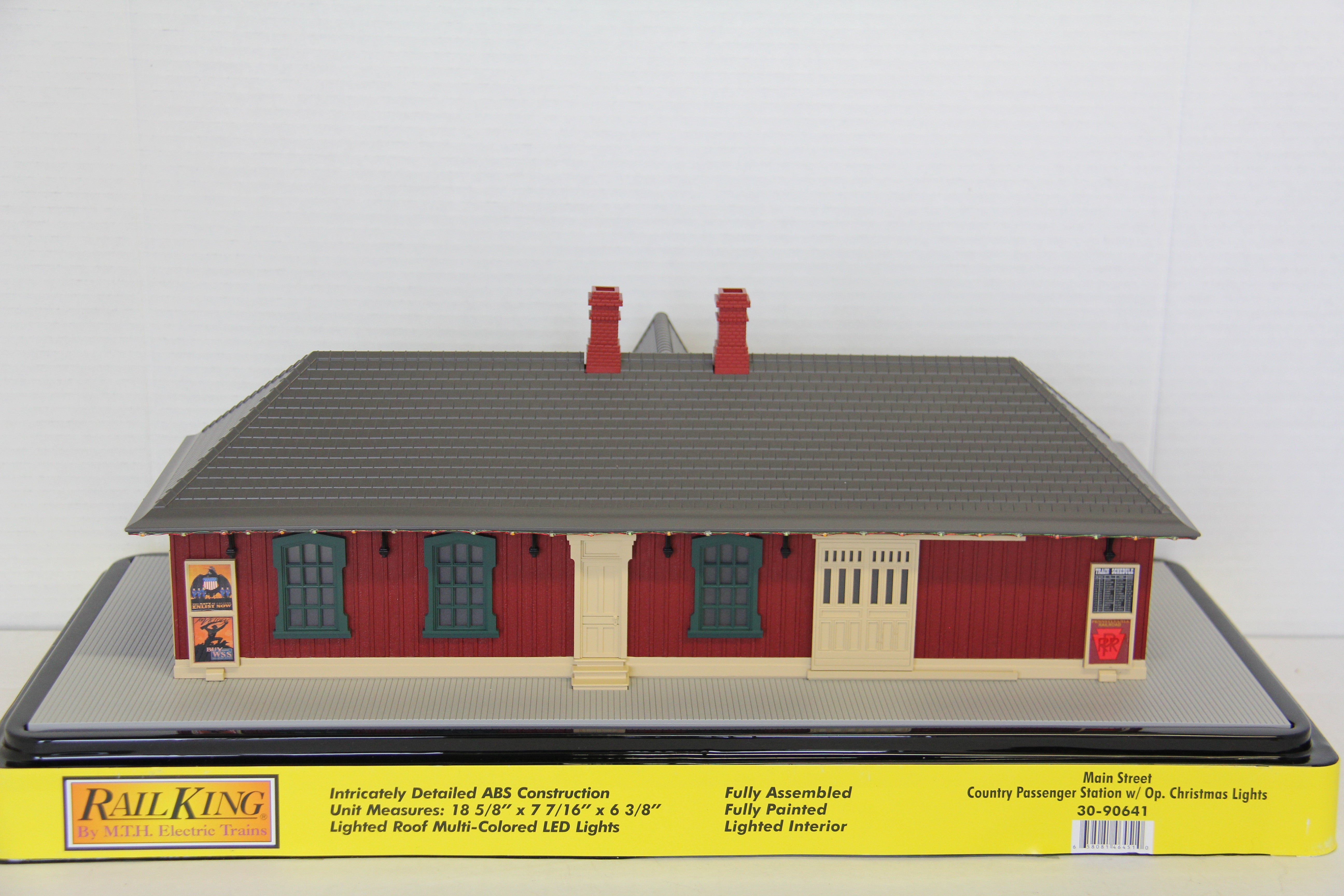 Rail King 30-90641 Main Street Country Passenger Station w/ Christmas Lights-Second hand-M7510