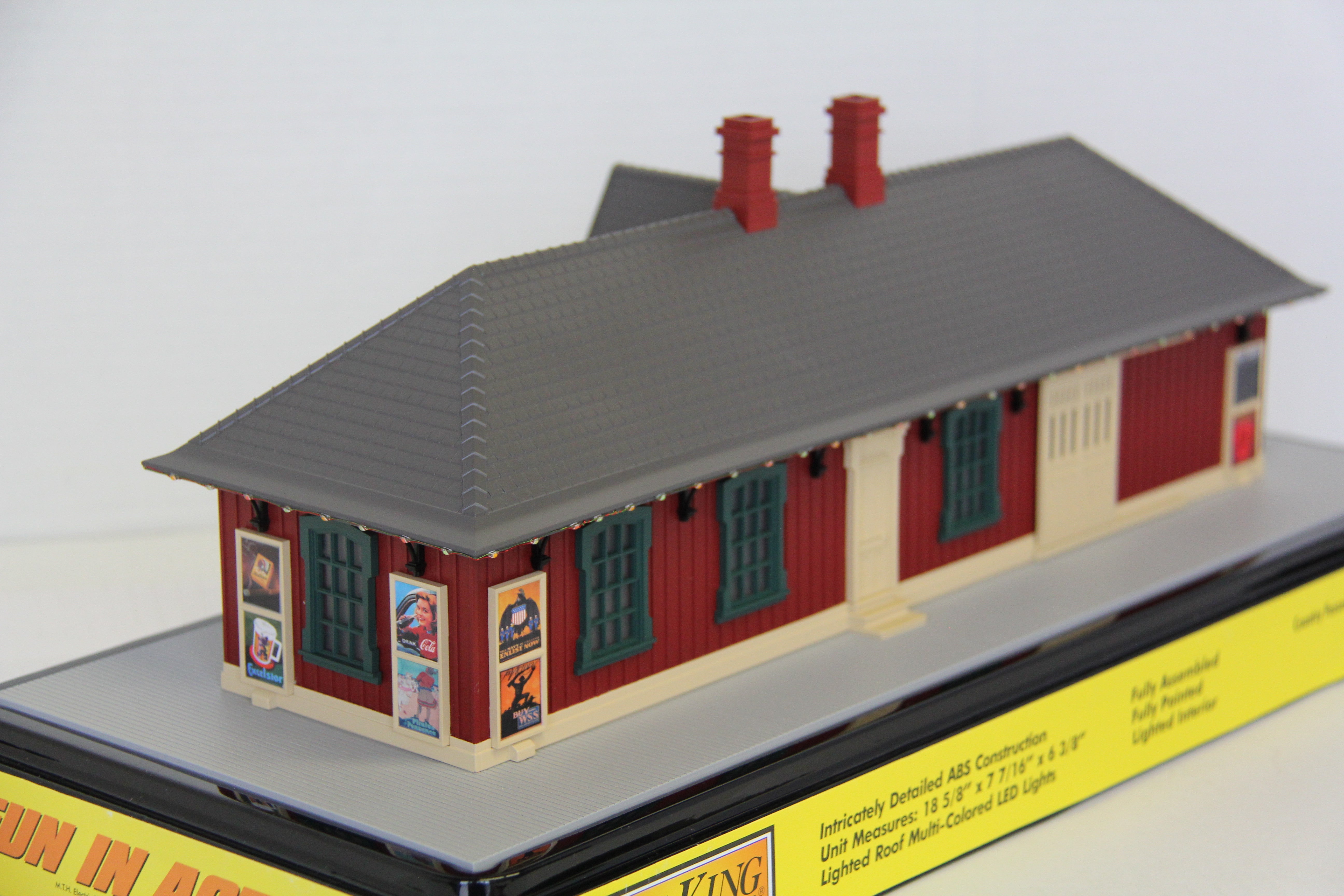 Rail King 30-90641 Main Street Country Passenger Station w/ Christmas Lights-Second hand-M7510