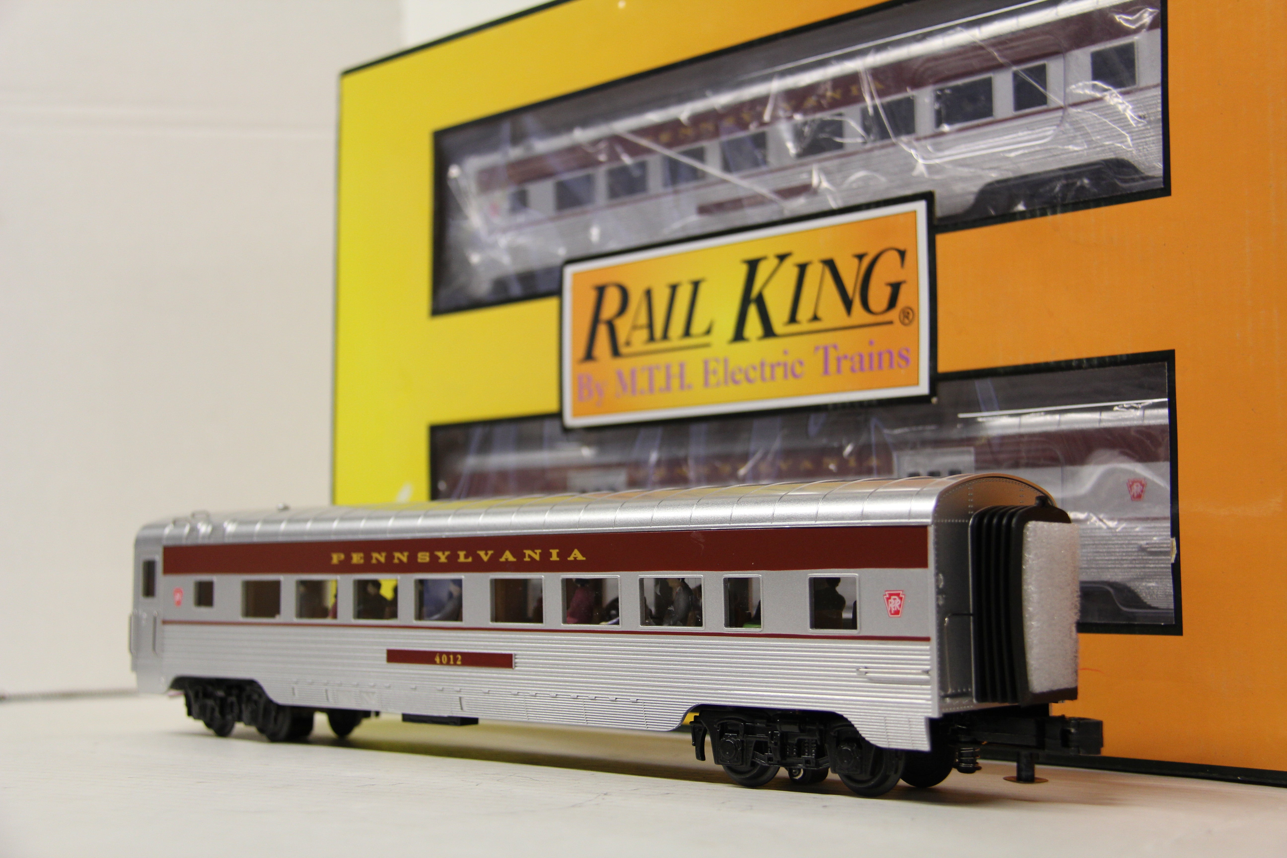 Rail King 30-68192 & 30-68194 Pennsylvania 5 Car 60' Streamlined Passenger Set-Second hand-M5834