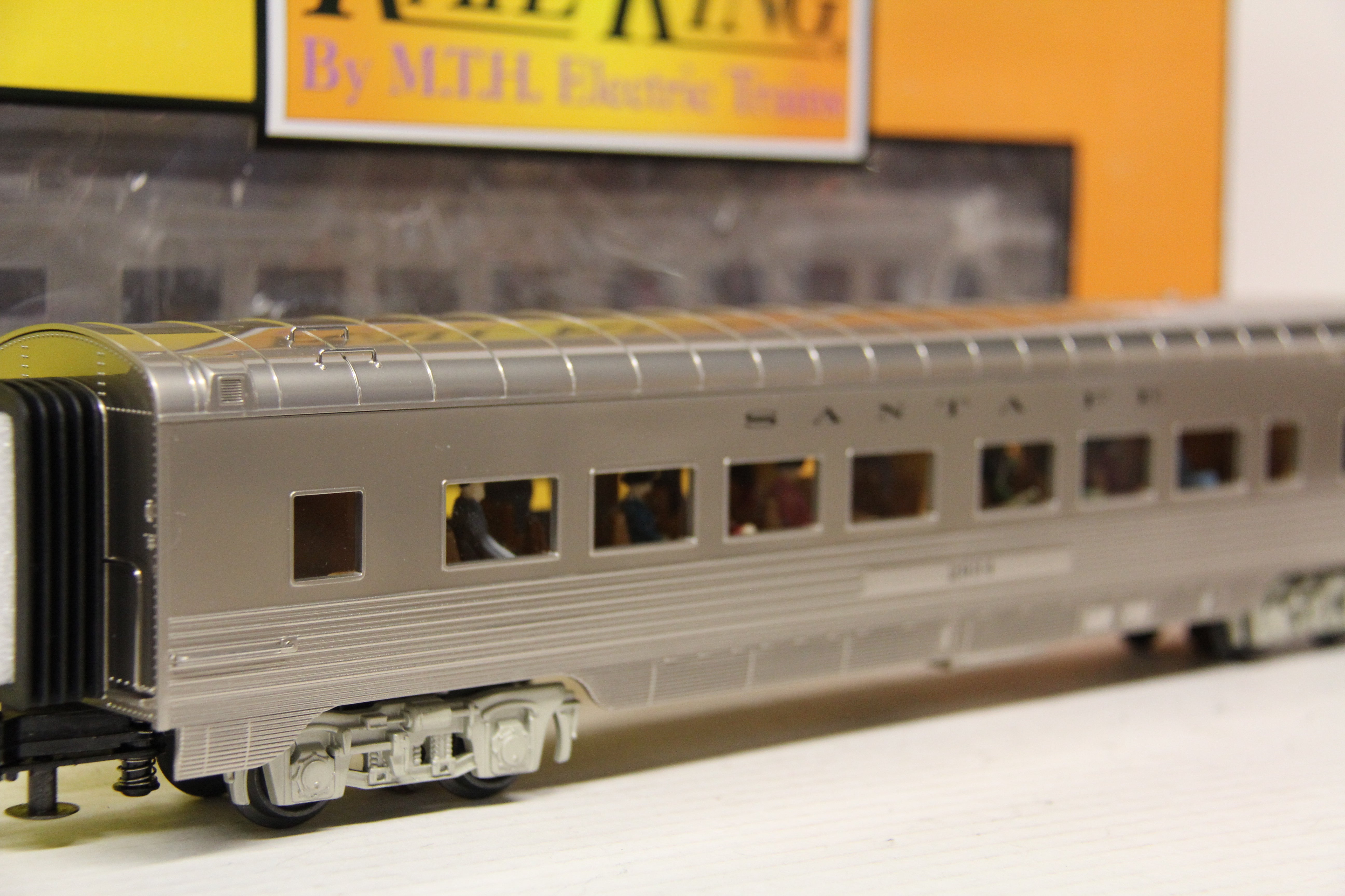 Rail King 30-68212 & 30-68214 Santa Fe 60' Streamlined Passenger 5 Car Set-Second hand-M5835