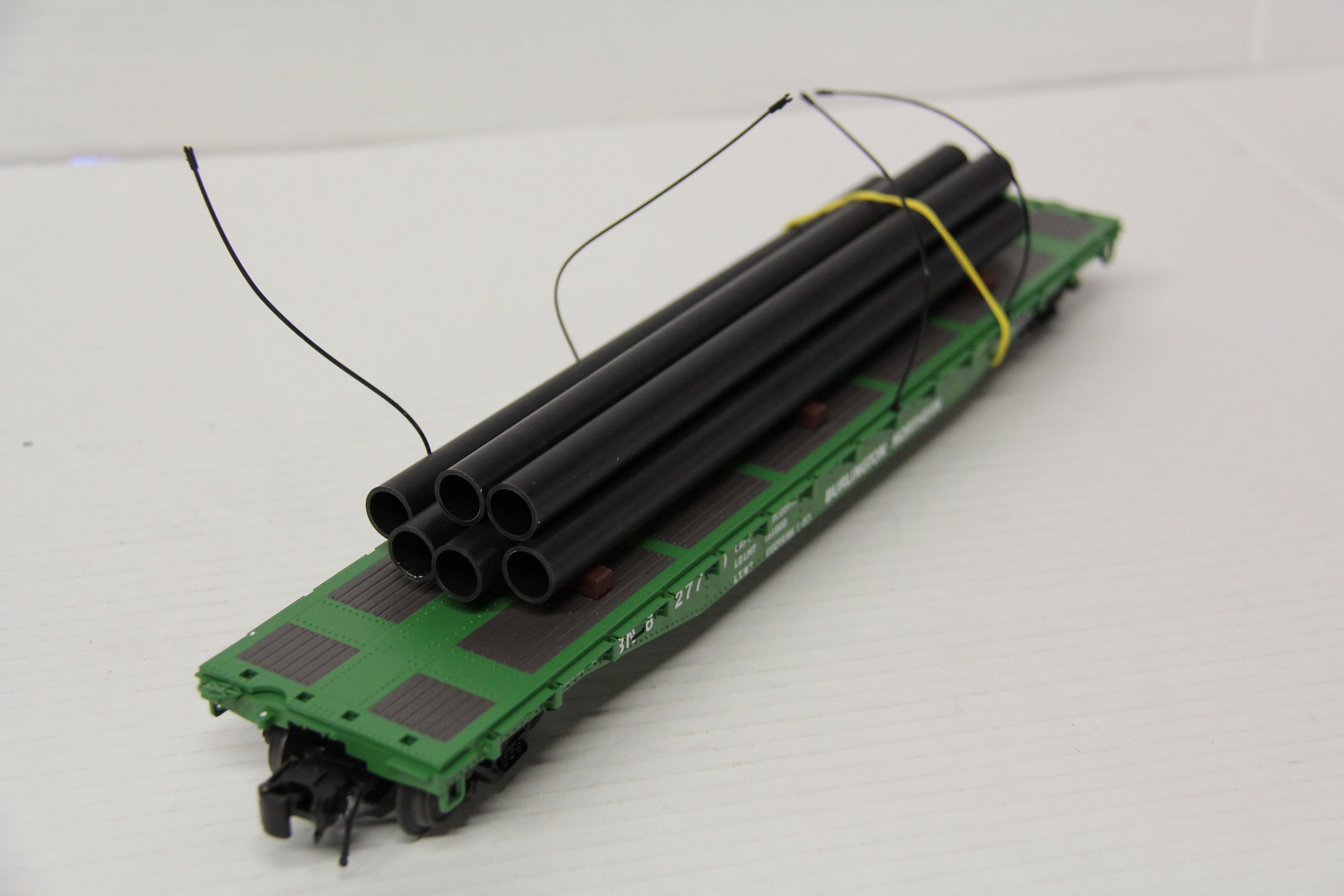 Atlas Trainman #2002012-1 Burlington Northern 52' 6" Flat Car w/ Load #612770-Second hand-M7107