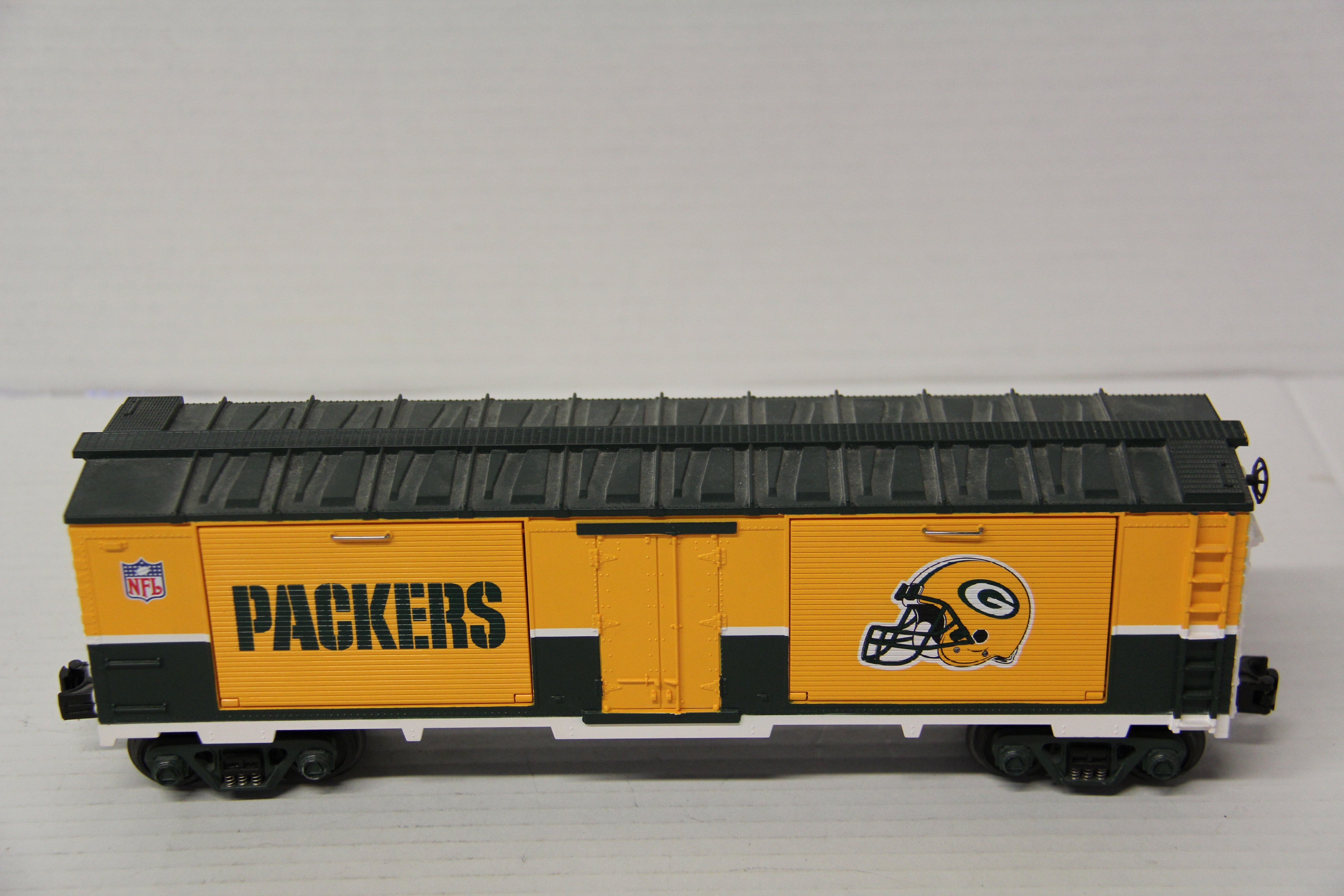 Rail King 30-74285 NFL Green Bay Packers 40' Window Box Car w/ Ridell Helmets-Second hand-M7108