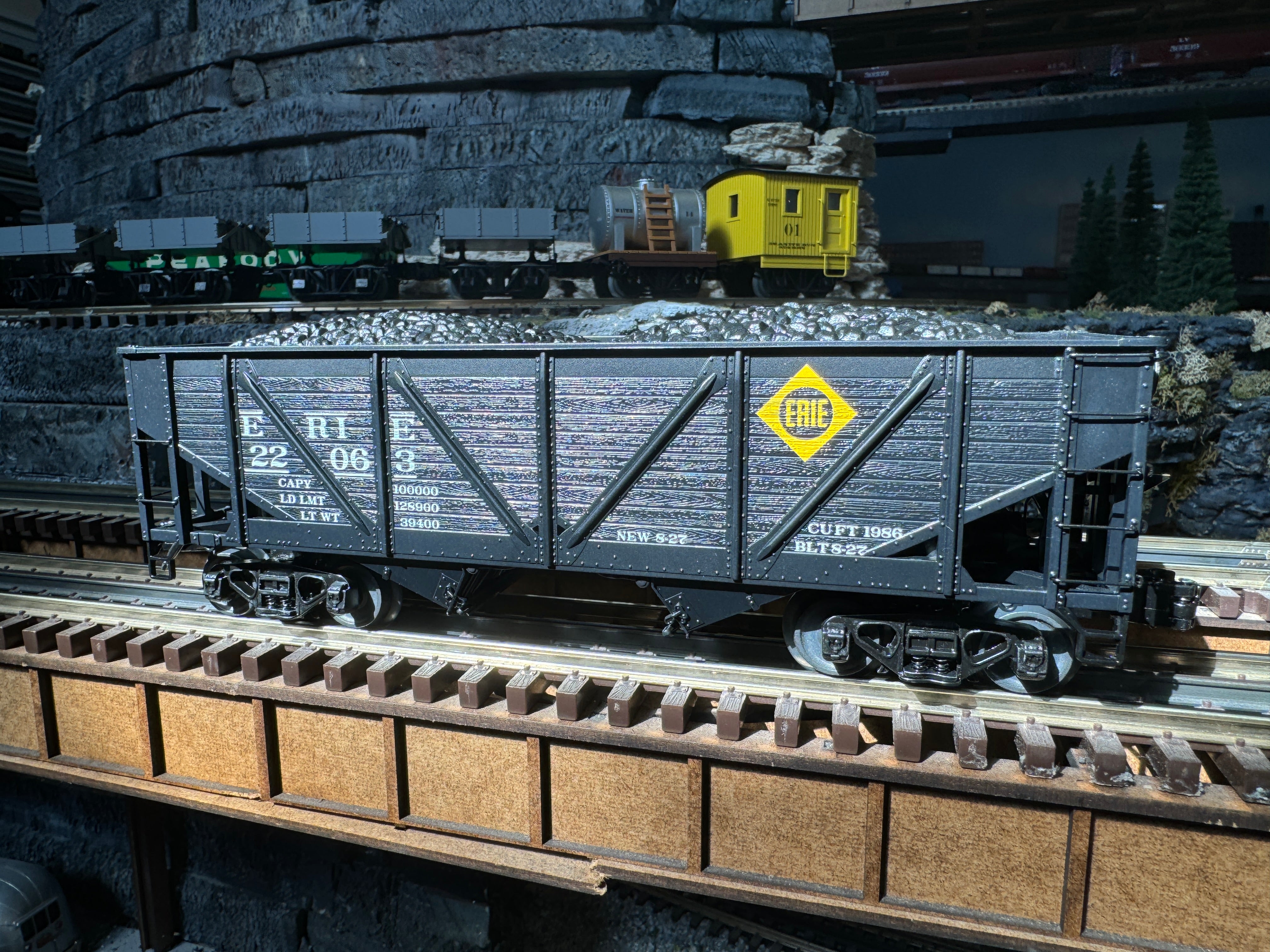 MTH 20-95661 - 34' Composite Hopper Car "Erie"