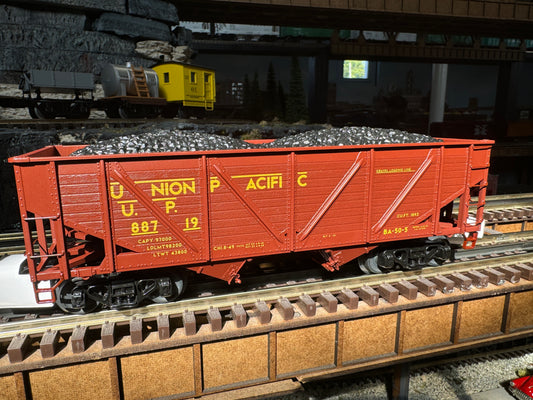 MTH 20-95662 - Premier - 34' Composite Hopper Car "Union Pacific" - MrMuffin'sTrains