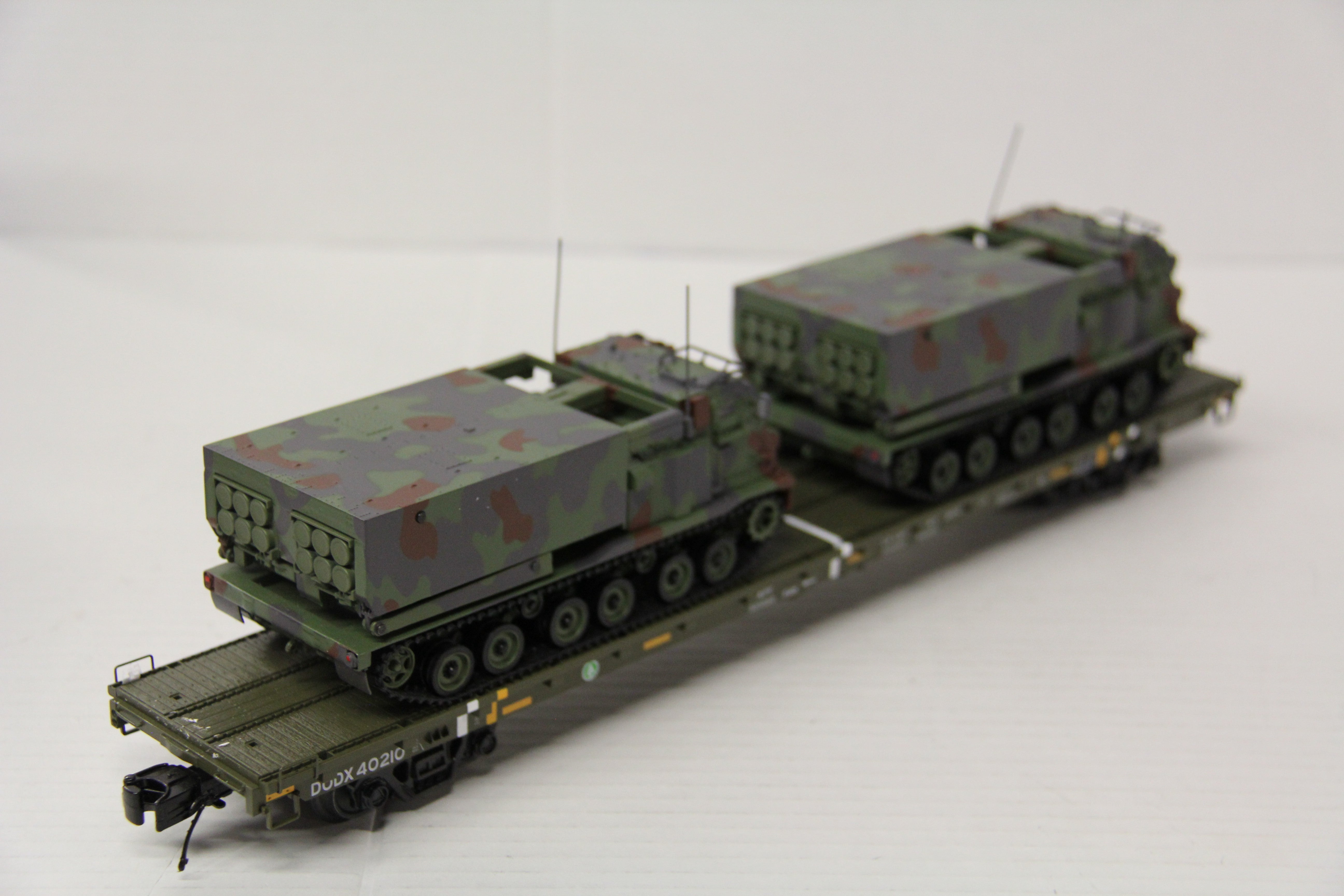 MTH 20-95468 US Army #40210 -60' Flat Car w/ 2 M270 Rocket Launcher-Second hand-M7112