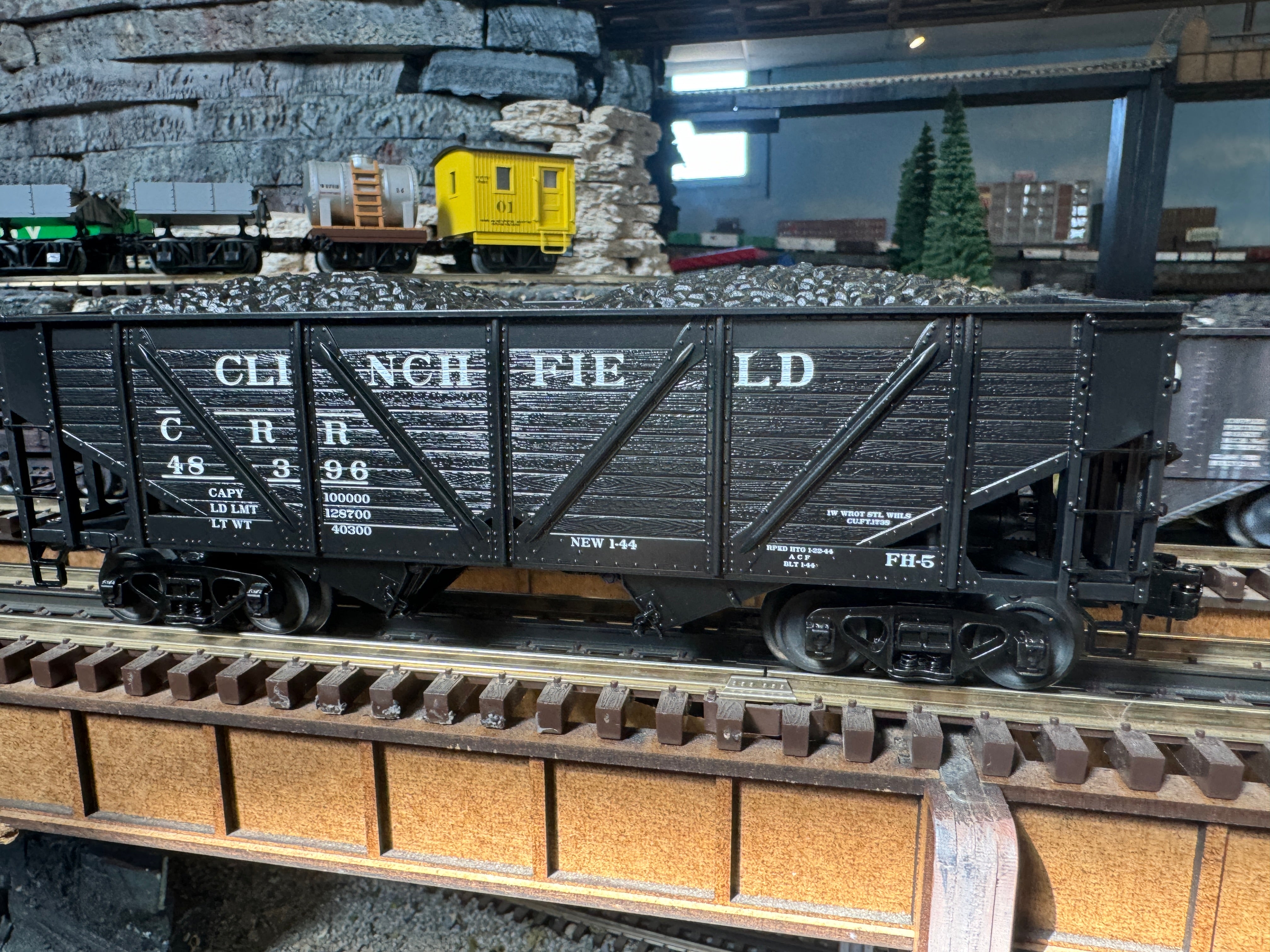 MTH 20-95663 - 34' Composite Hopper Car "Clinchfield" #48675 - Custom Run for MrMuffin'sTrains