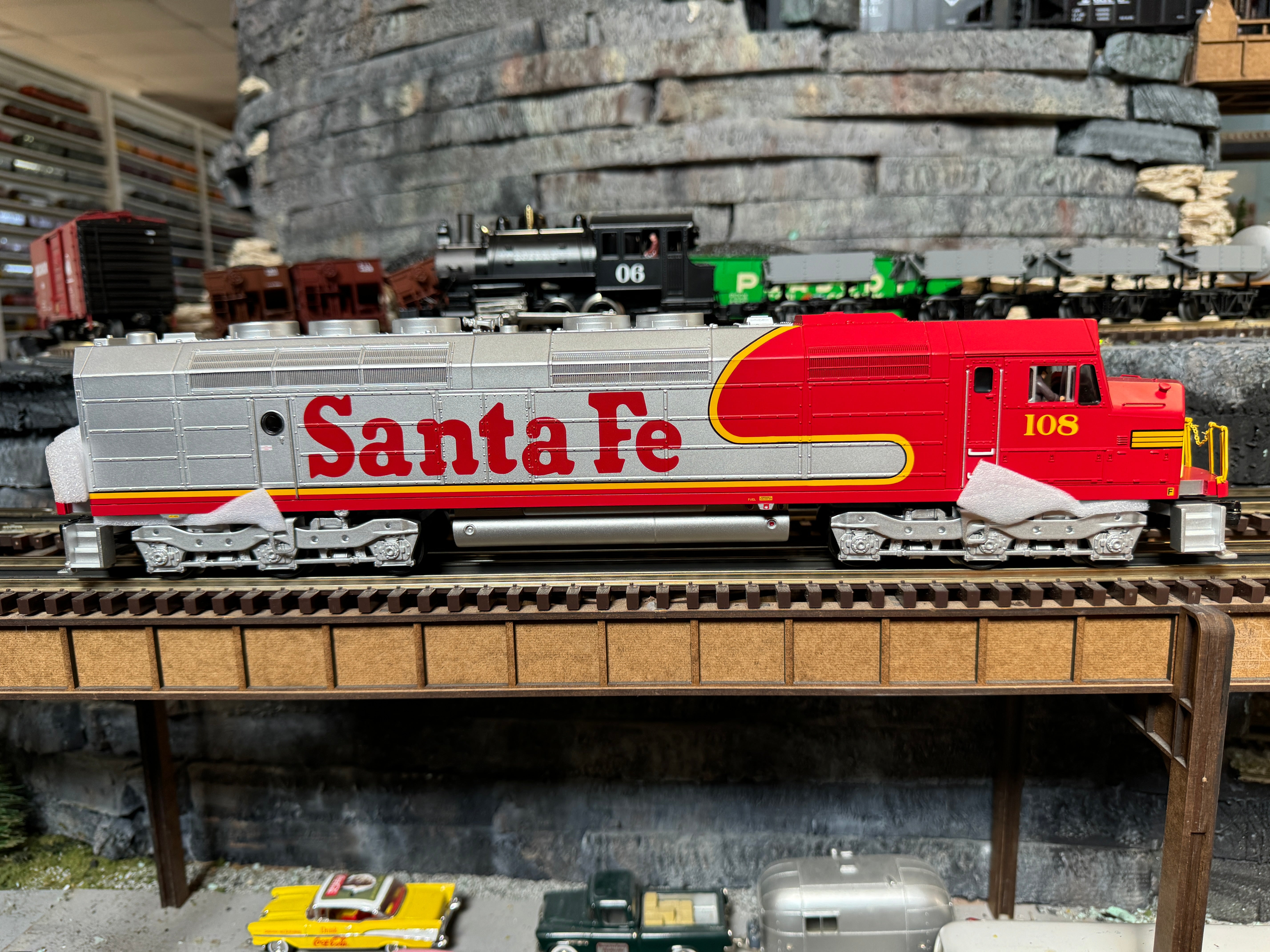 MTH 30-21215-1 - FP45 Diesel Locomotive "Santa Fe" #108 w/ PS3 (Warbonnet)