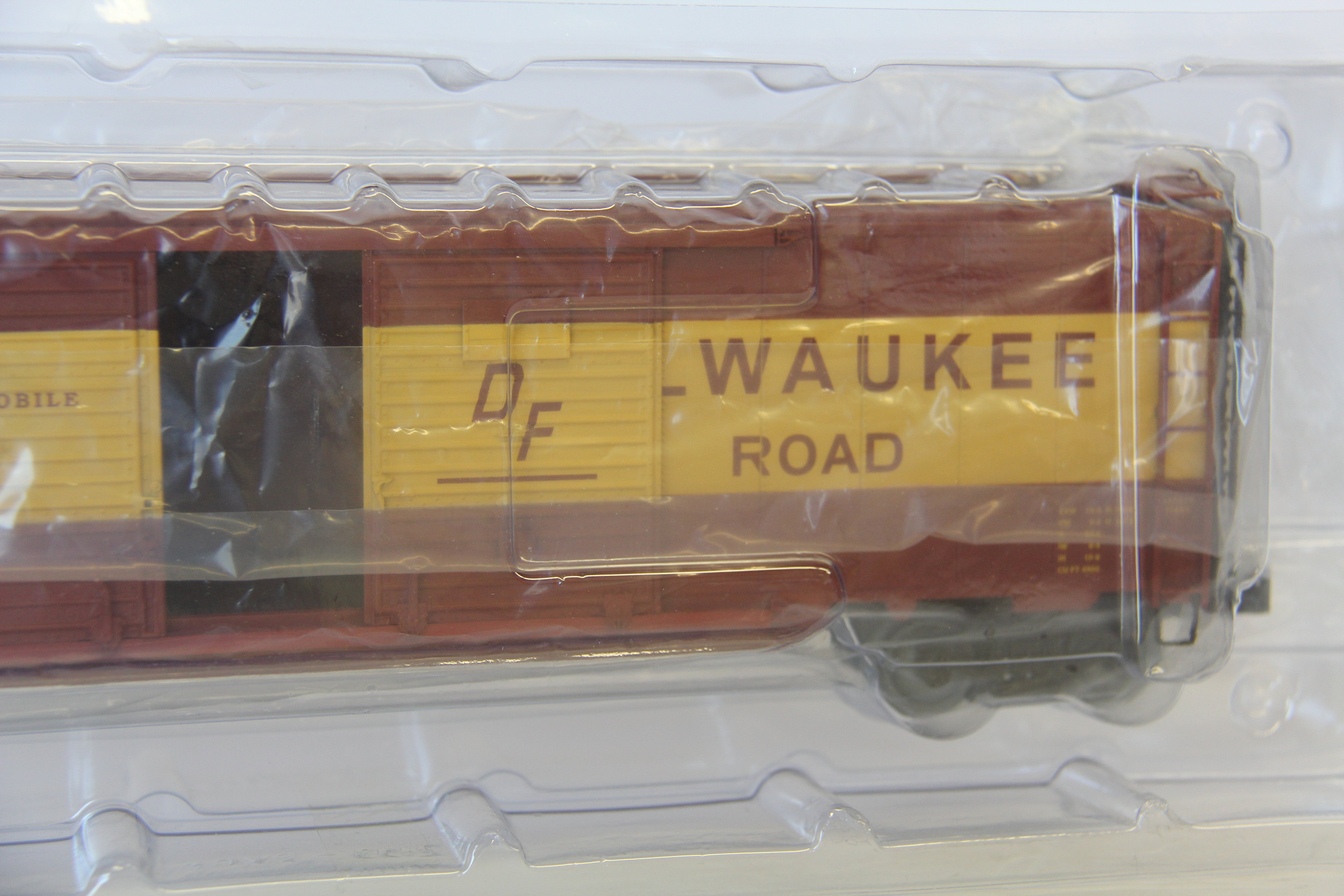 Lionel 6-17757 Milwaukee Road Double Door Boxcar-Second hand-M7118