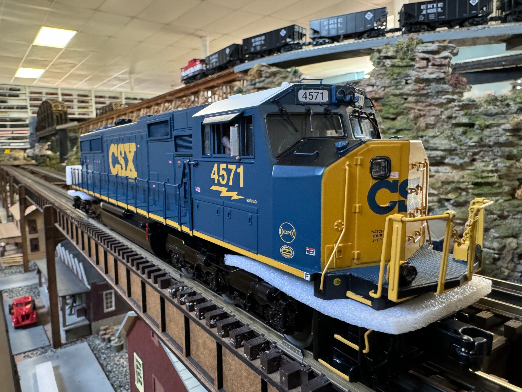 Atlas O 30138205 Premier SD70MAC Diesel Locomotive CSX 4571 W atlas-o-30138205-premier-sd70mac-diesel-locomotive-csx-4571-w
