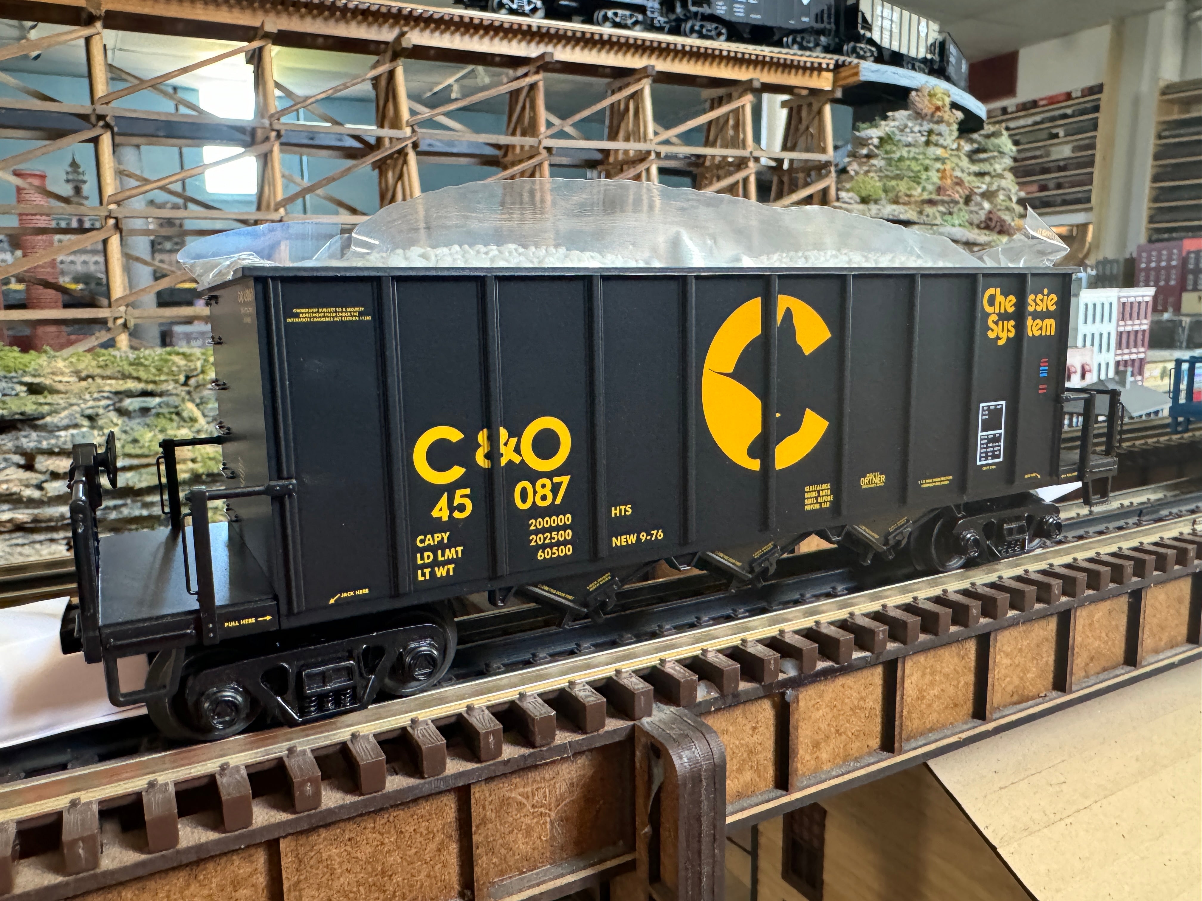 Atlas O 3001464 - Premier - Rapid Discharge Hopper Car "Chessie System" (C&O)