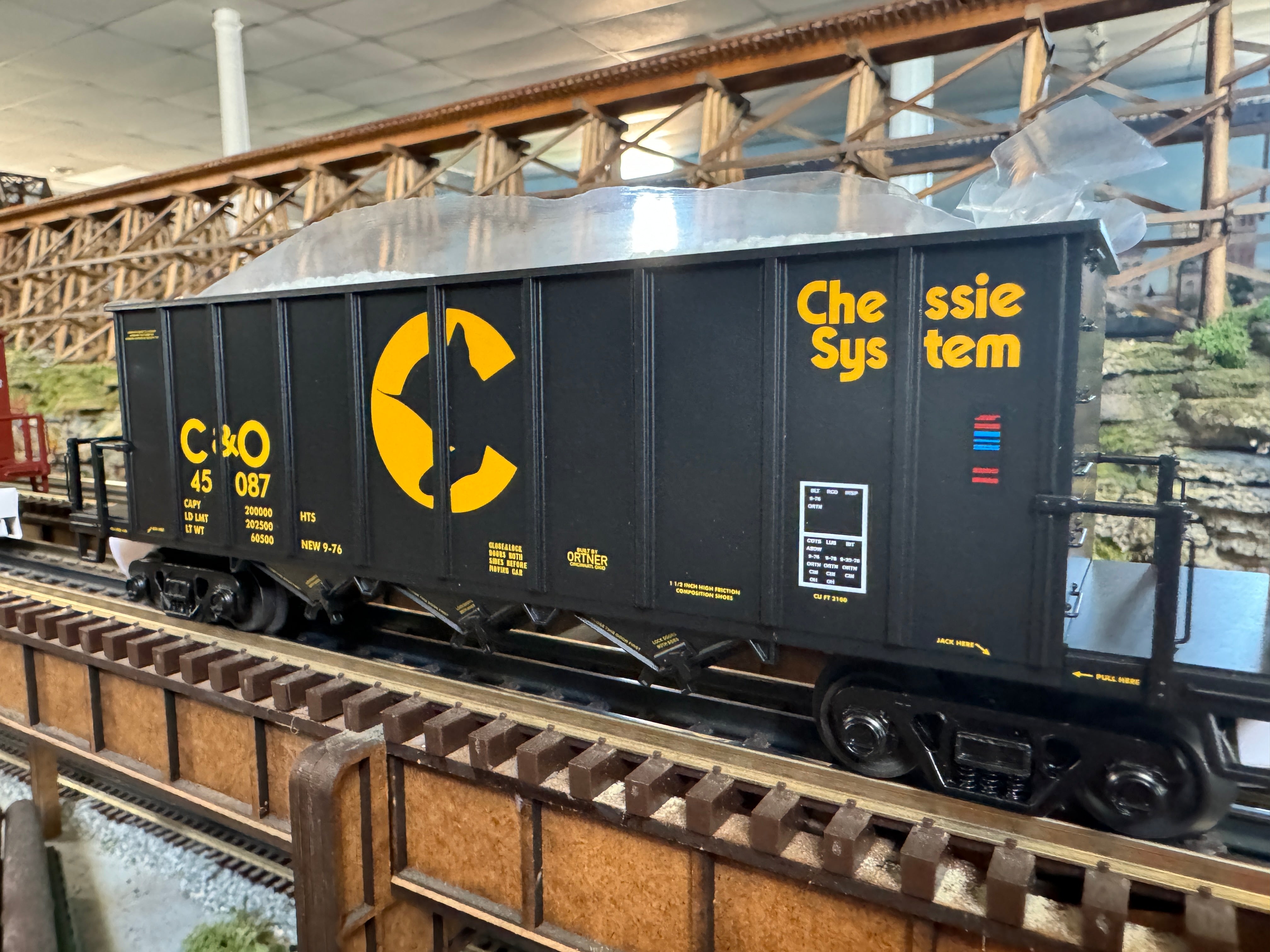 Atlas O 3001464 - Premier - Rapid Discharge Hopper Car "Chessie System" (C&O)