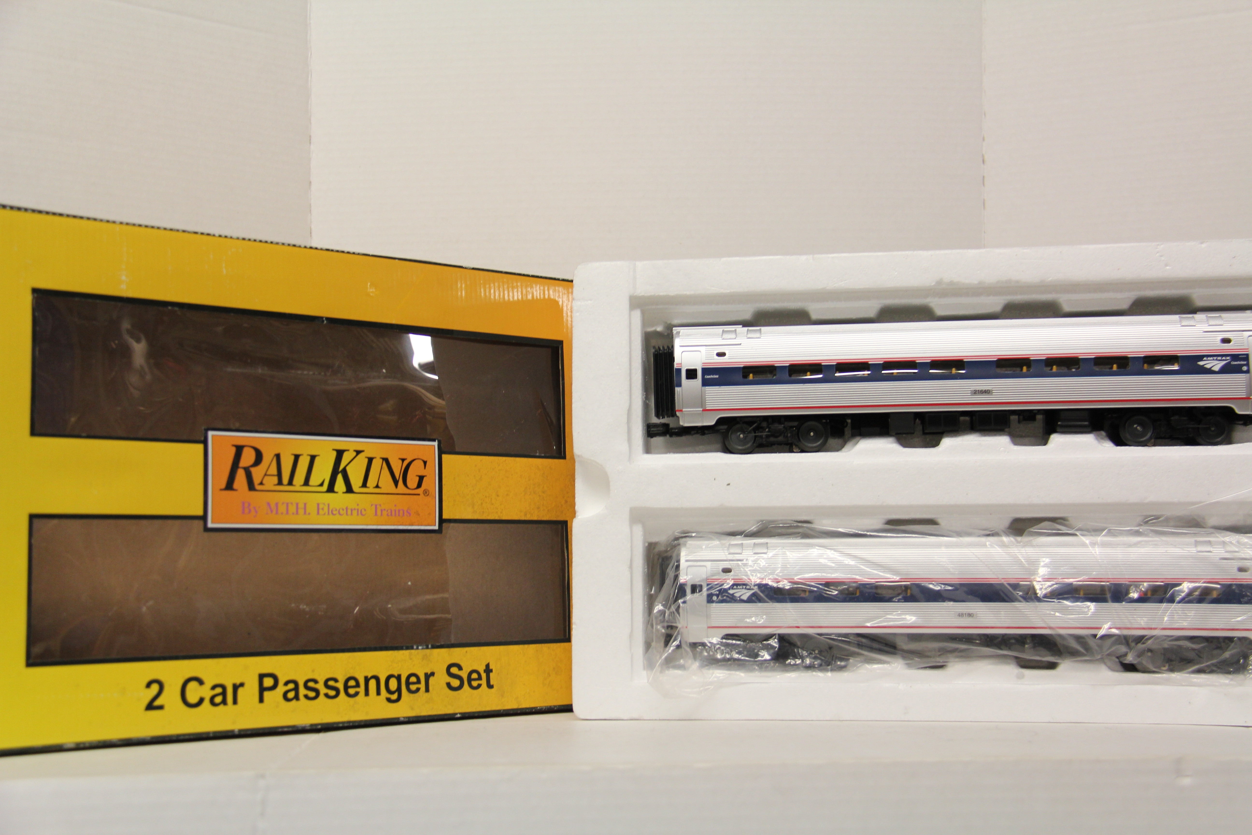 Rail King 30-6526 & 30-6527 Amtrak (Phase IVb) Amfleet 6 Passenger Car Set-Second hand-M5846