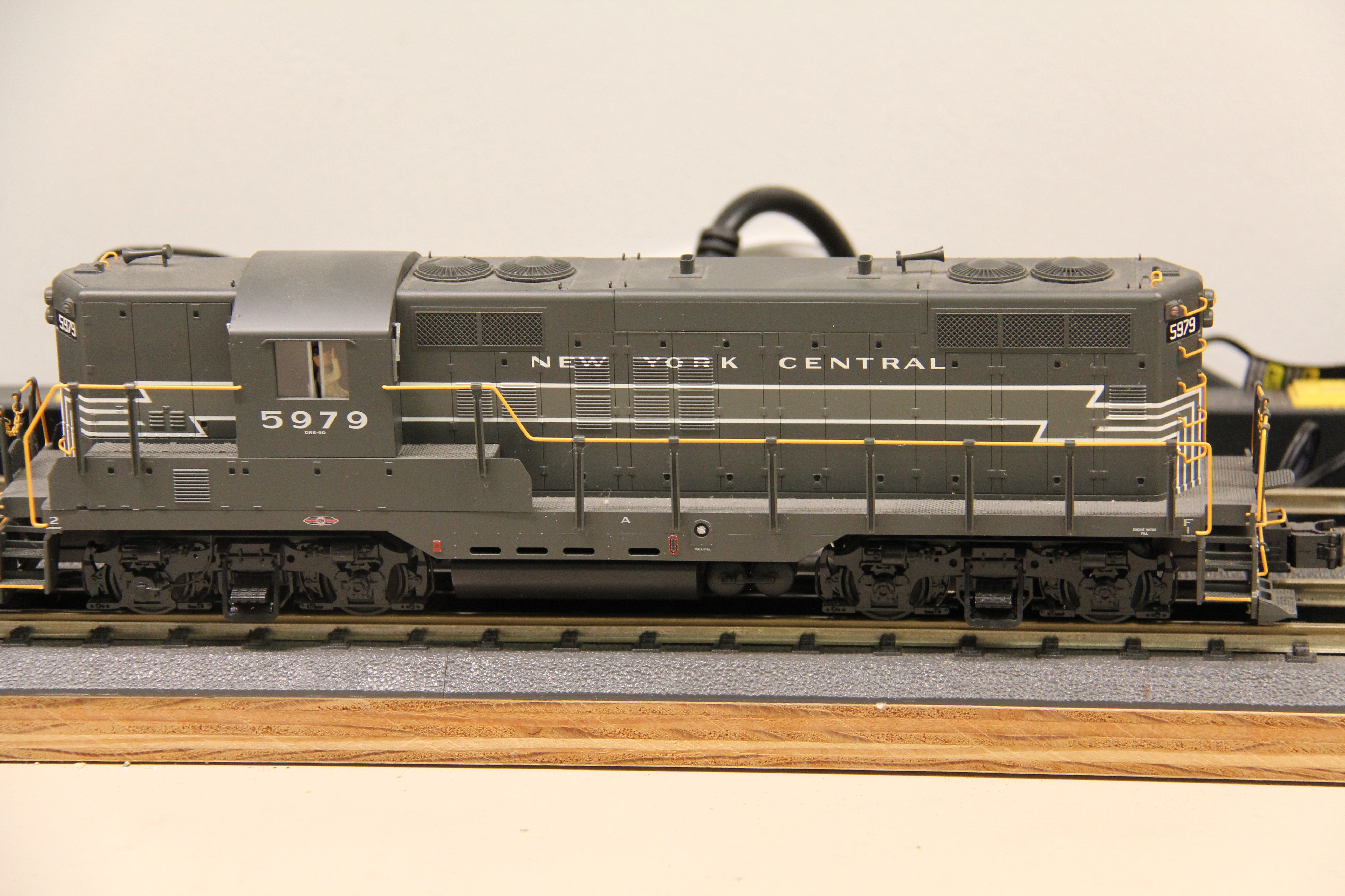 Atlas #1458-2 New York Central #5979 GP-9 Locomotive Non Powered-Second hand-M5778