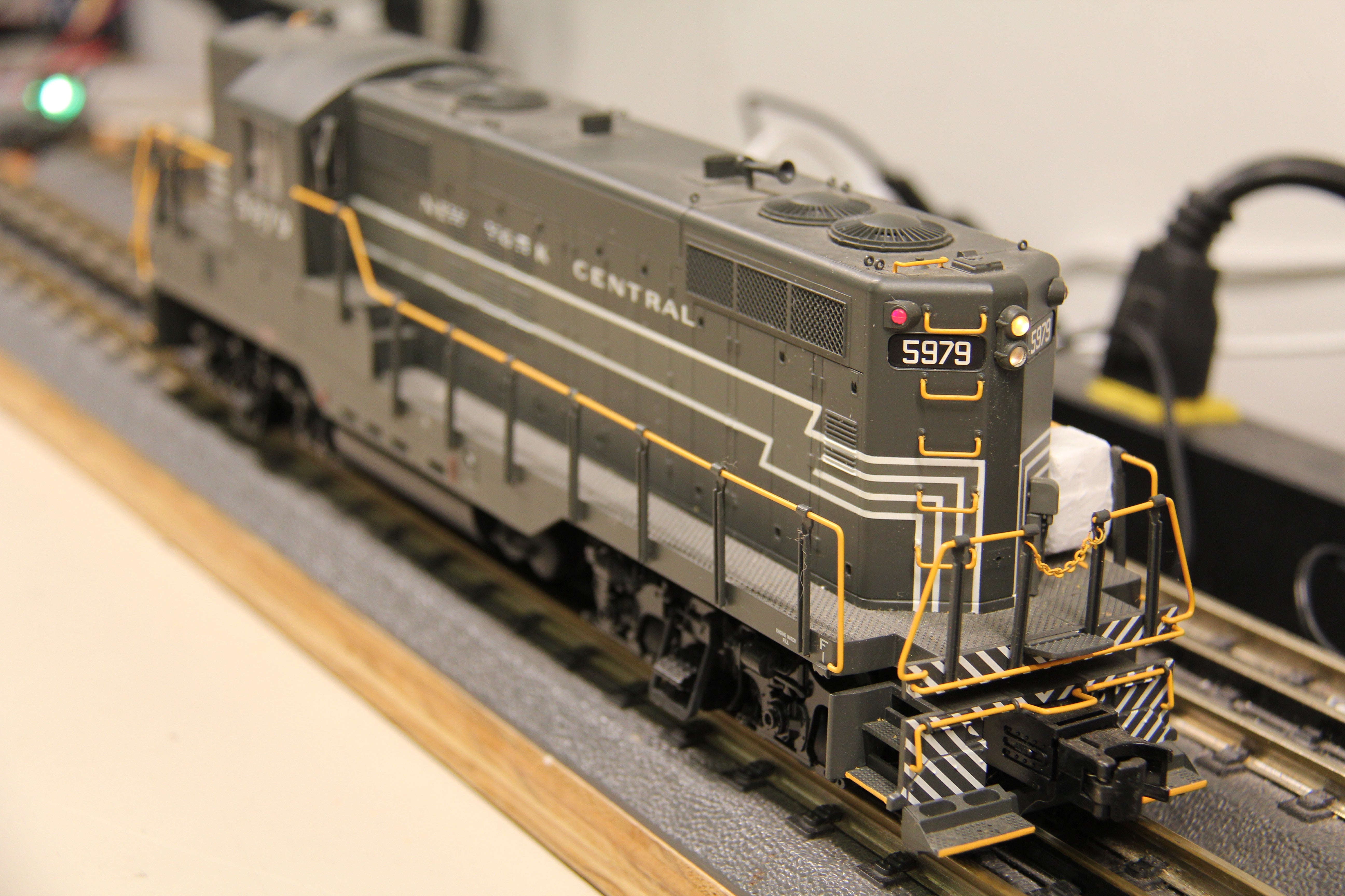 Atlas #1458-2 New York Central #5979 GP-9 Locomotive Non Powered-Second hand-M5778