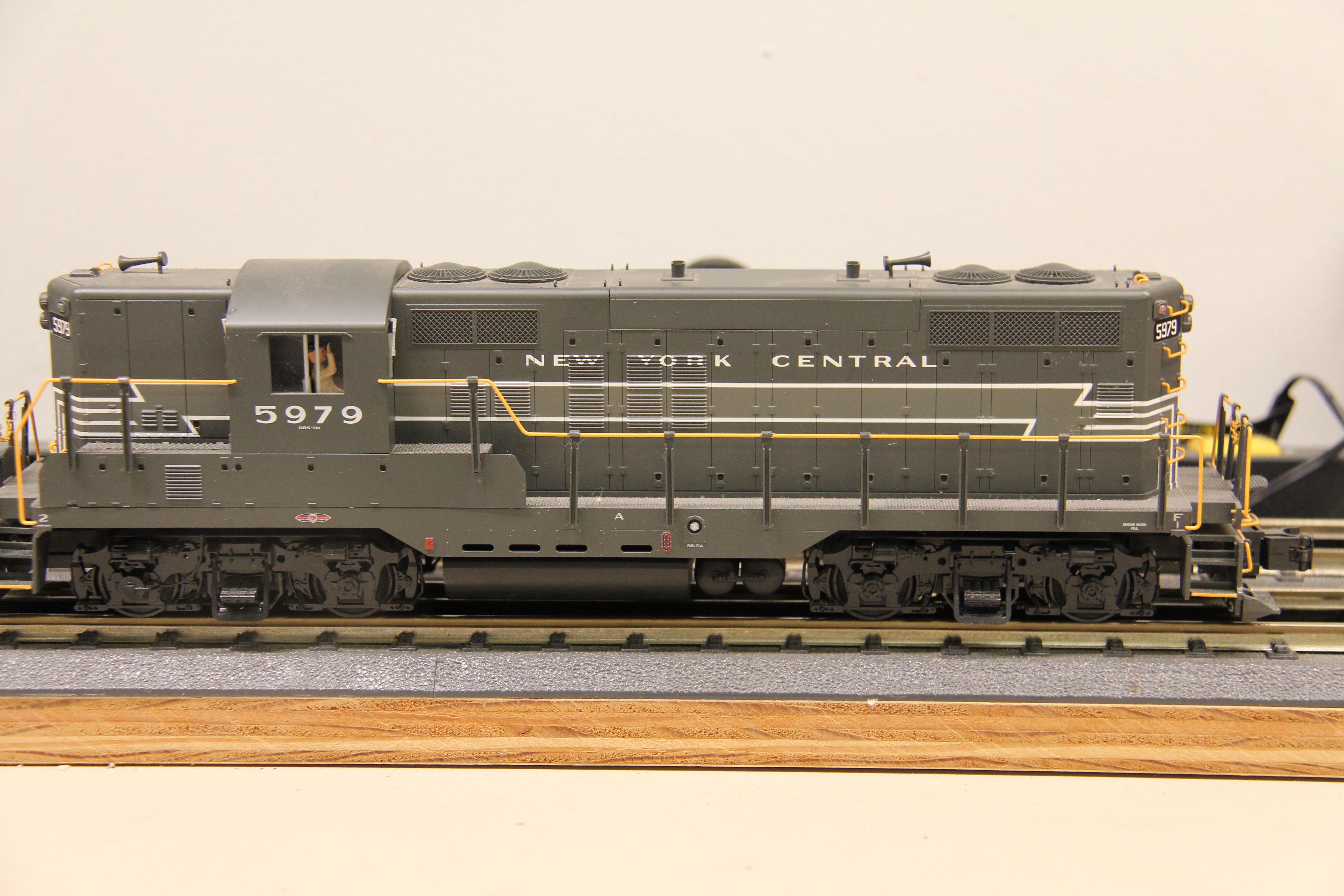 Atlas #1458-2 New York Central #5979 GP-9 Locomotive Non Powered-Second hand-M5778