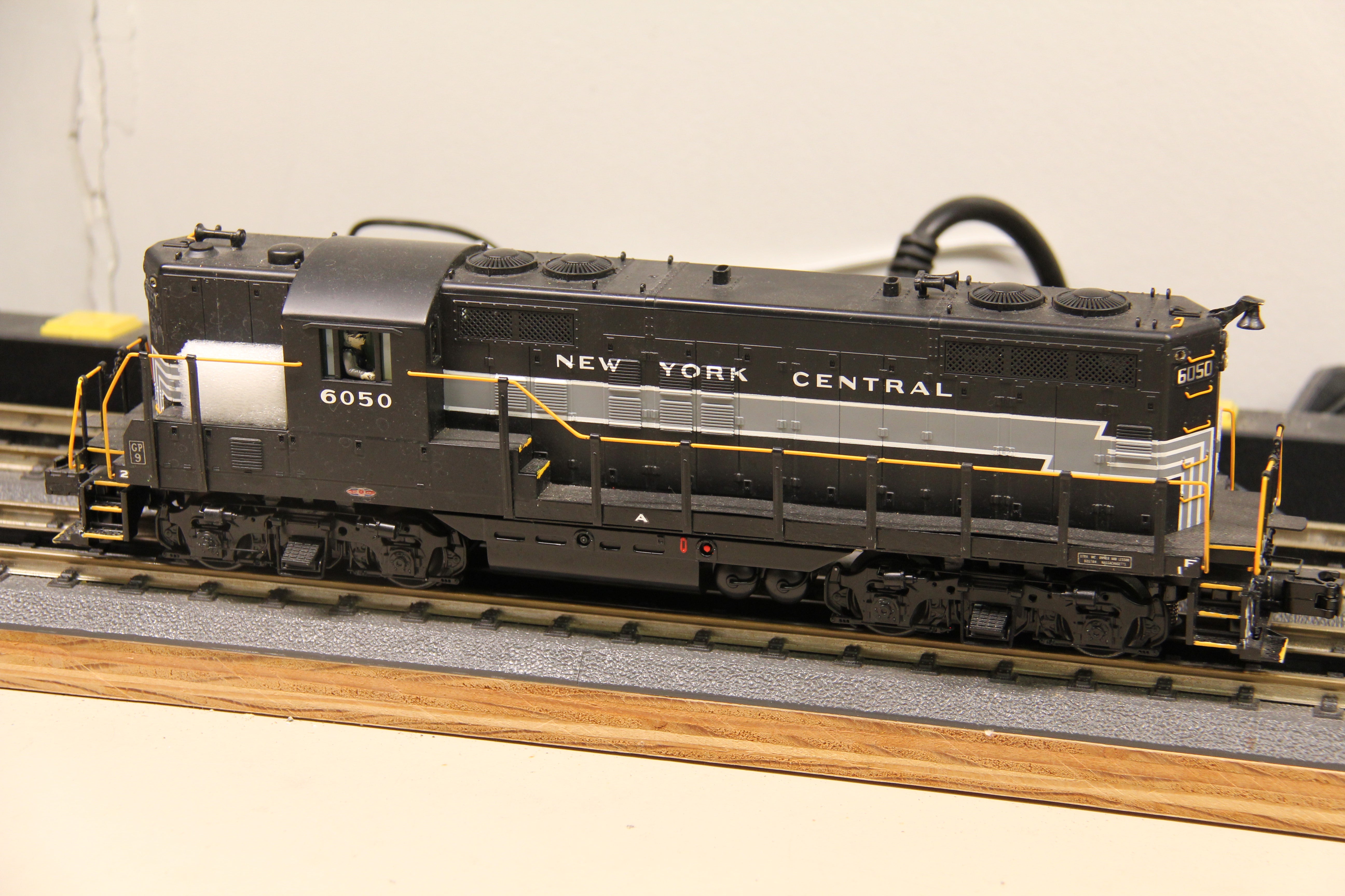 MTH 20-2337-1 New York Central #6054 GP-9 Diesel-Second hand-M5775