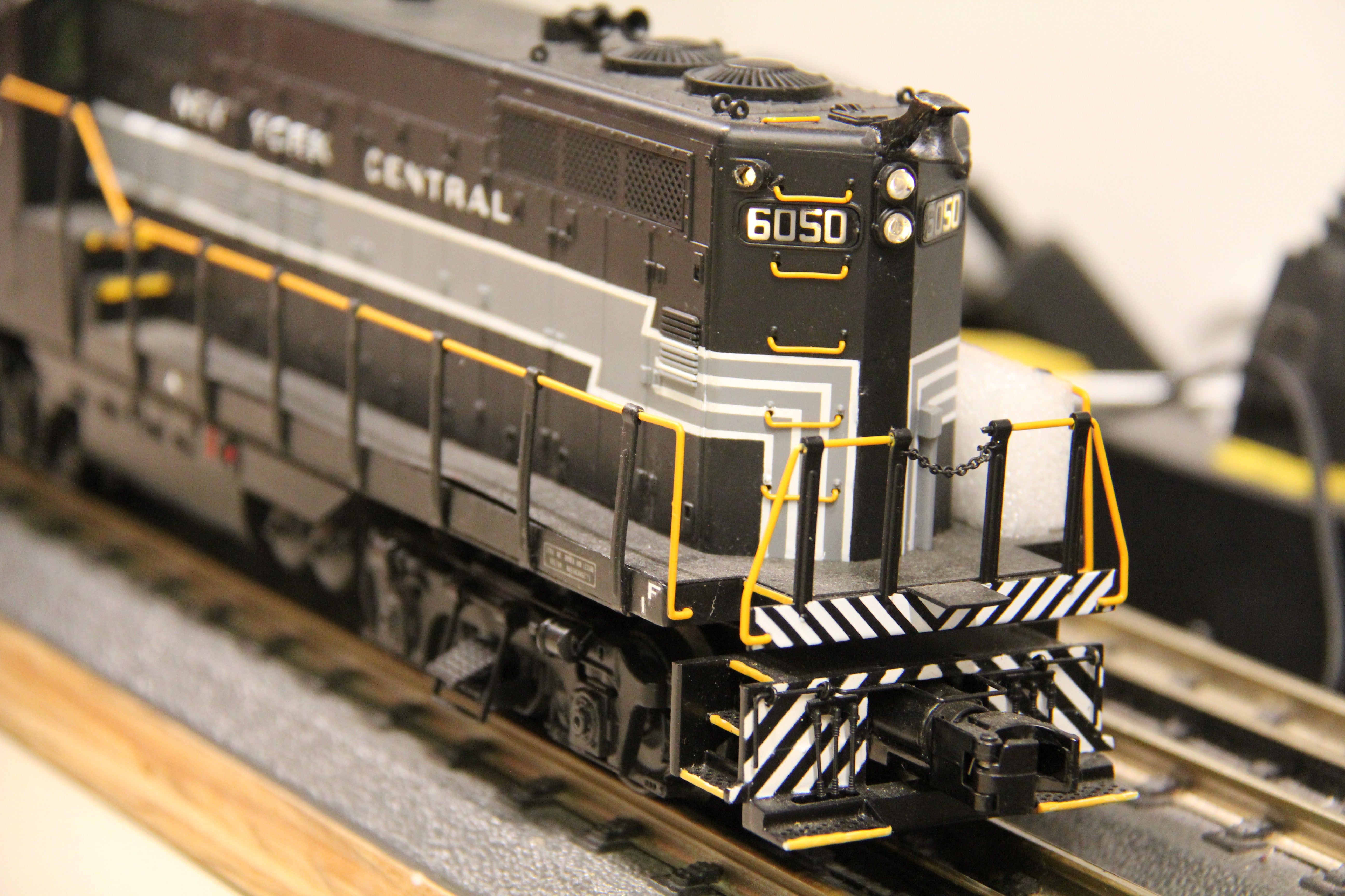 MTH 20-2337-1 New York Central #6054 GP-9 Diesel-Second hand-M5775