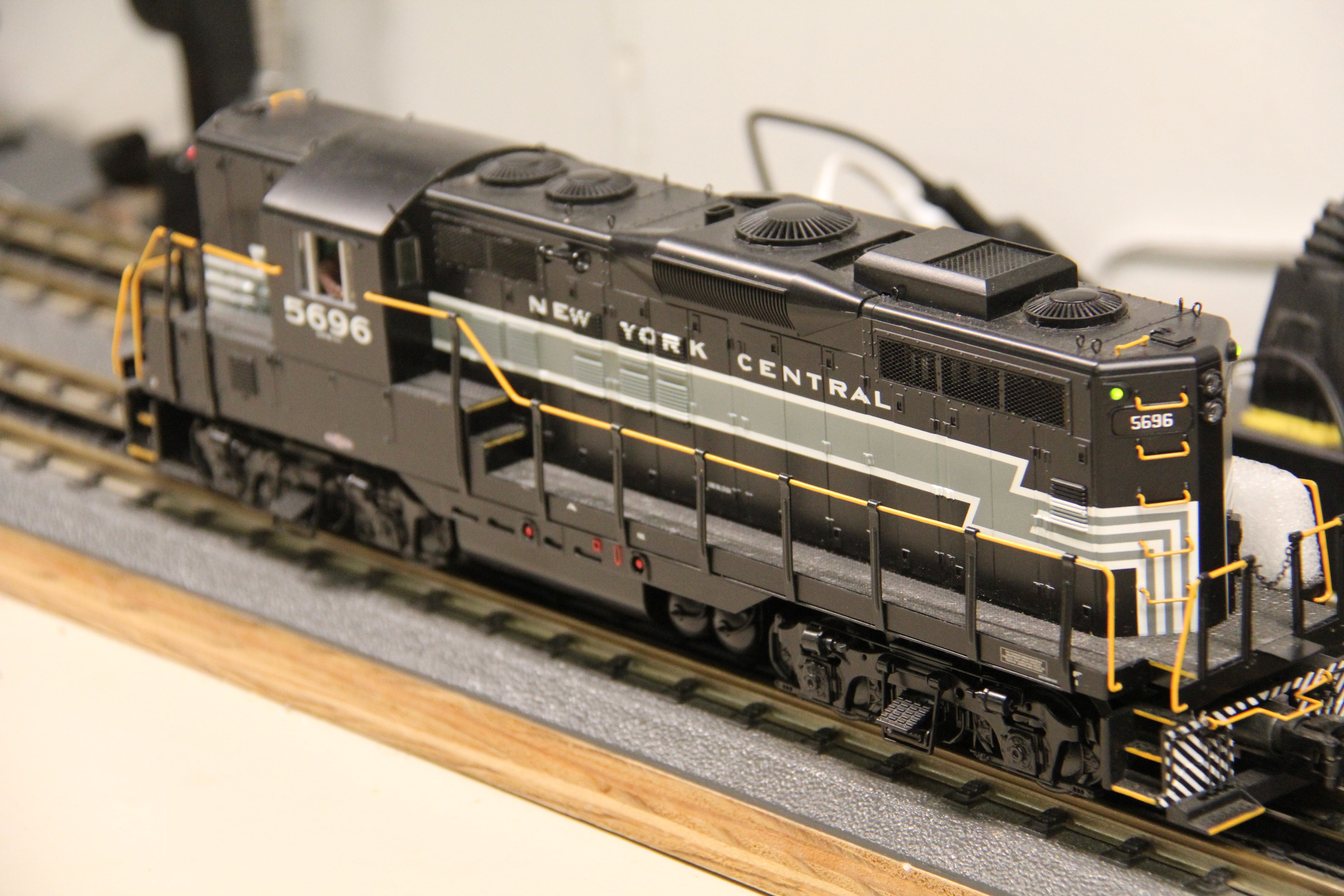 MTH 20-20363-1 New York Central GP-7 Diesel #5696 -Second hand-M5773