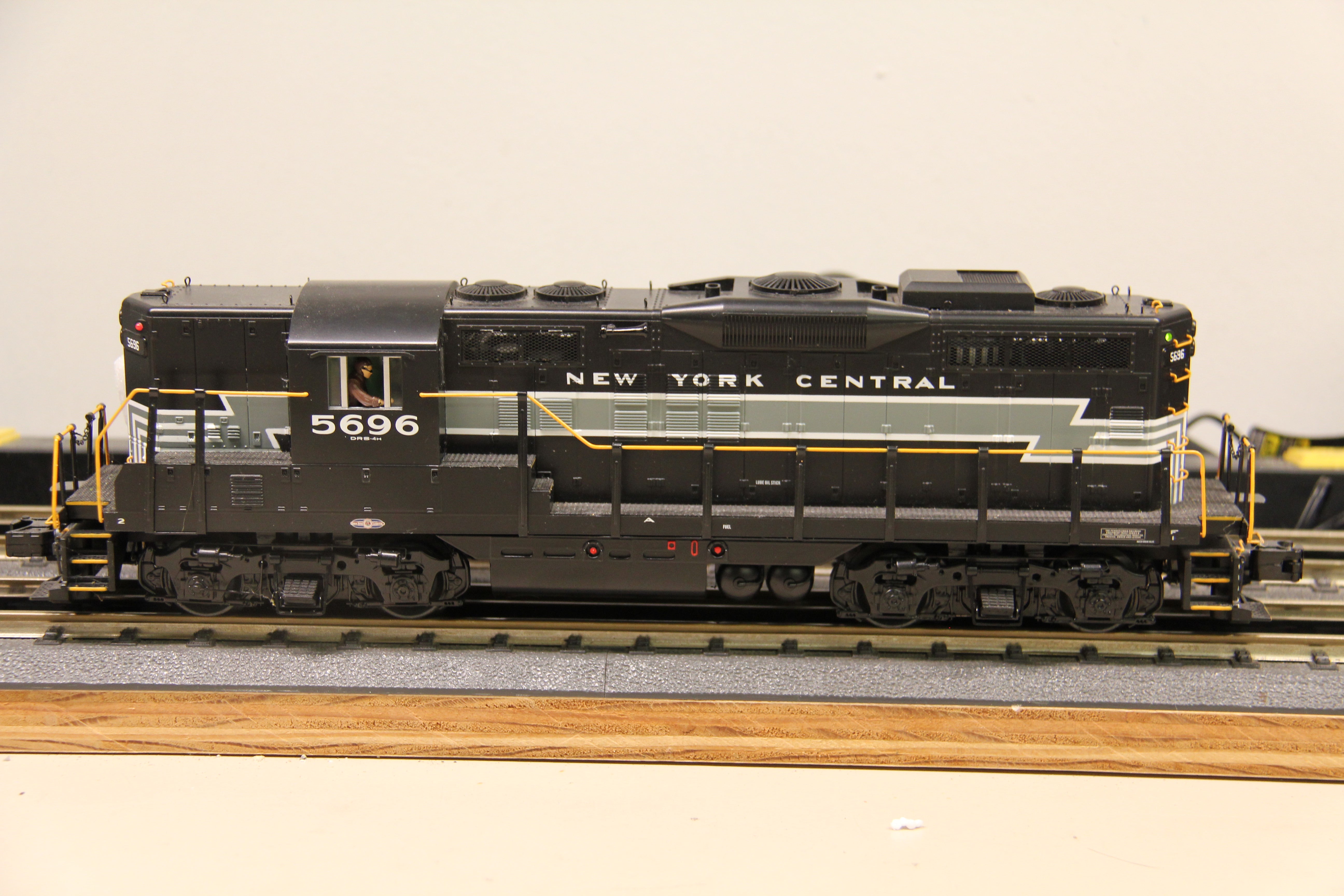 MTH 20-20363-1 New York Central GP-7 Diesel #5696 -Second hand-M5773