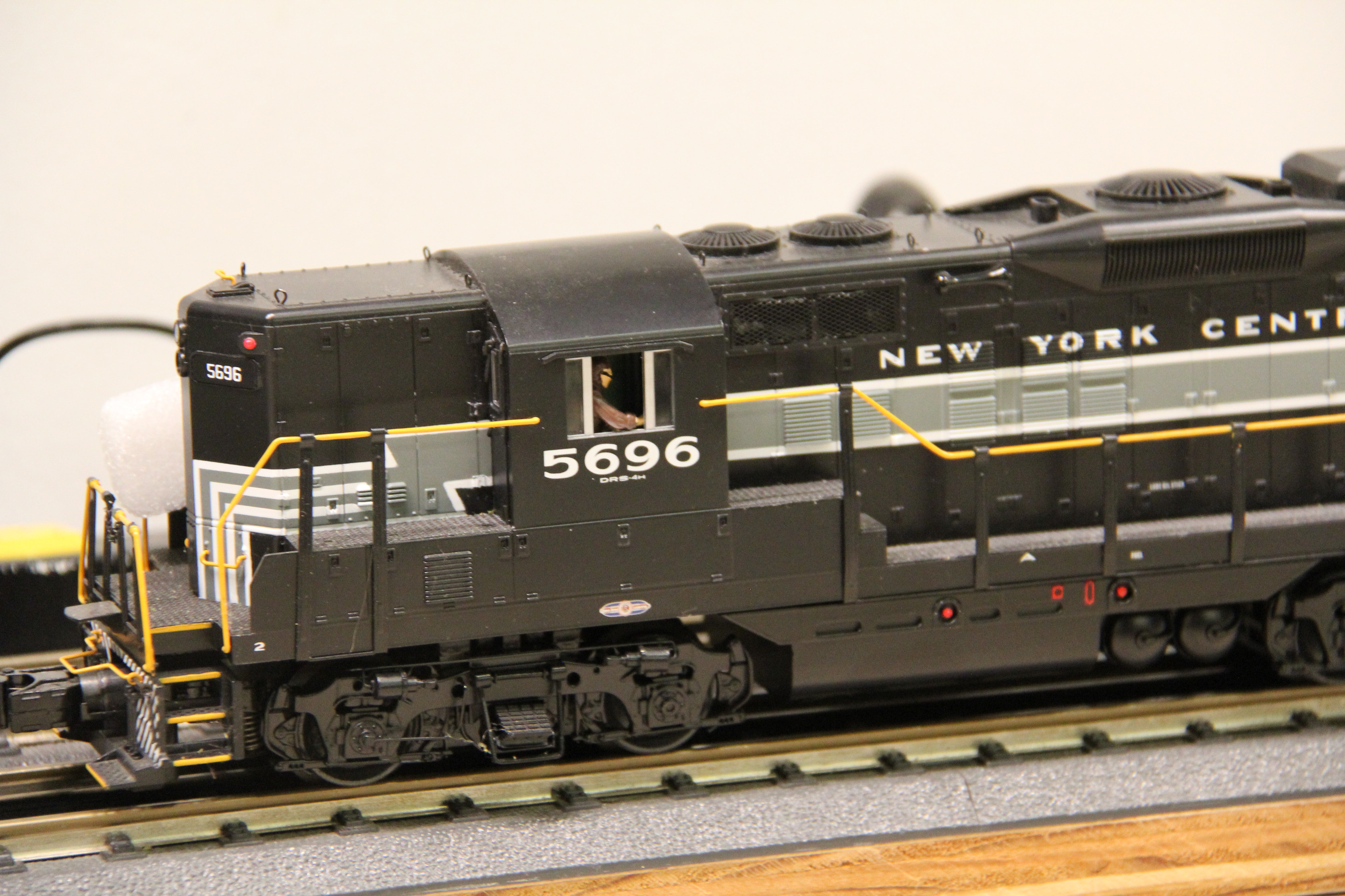 MTH 20-20363-1 New York Central GP-7 Diesel #5696 -Second hand-M5773