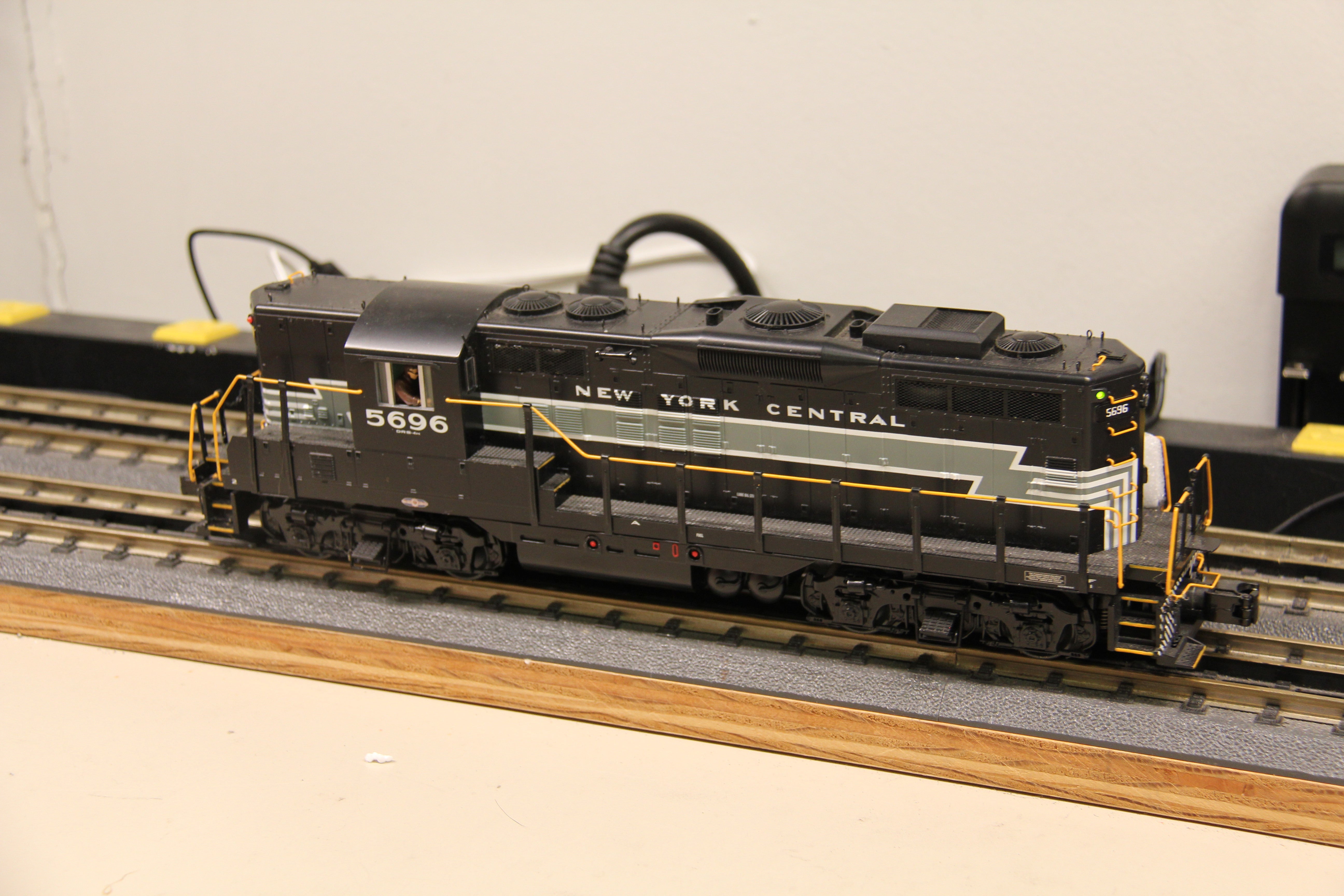 MTH 20-20363-1 New York Central GP-7 Diesel #5696 -Second hand-M5773