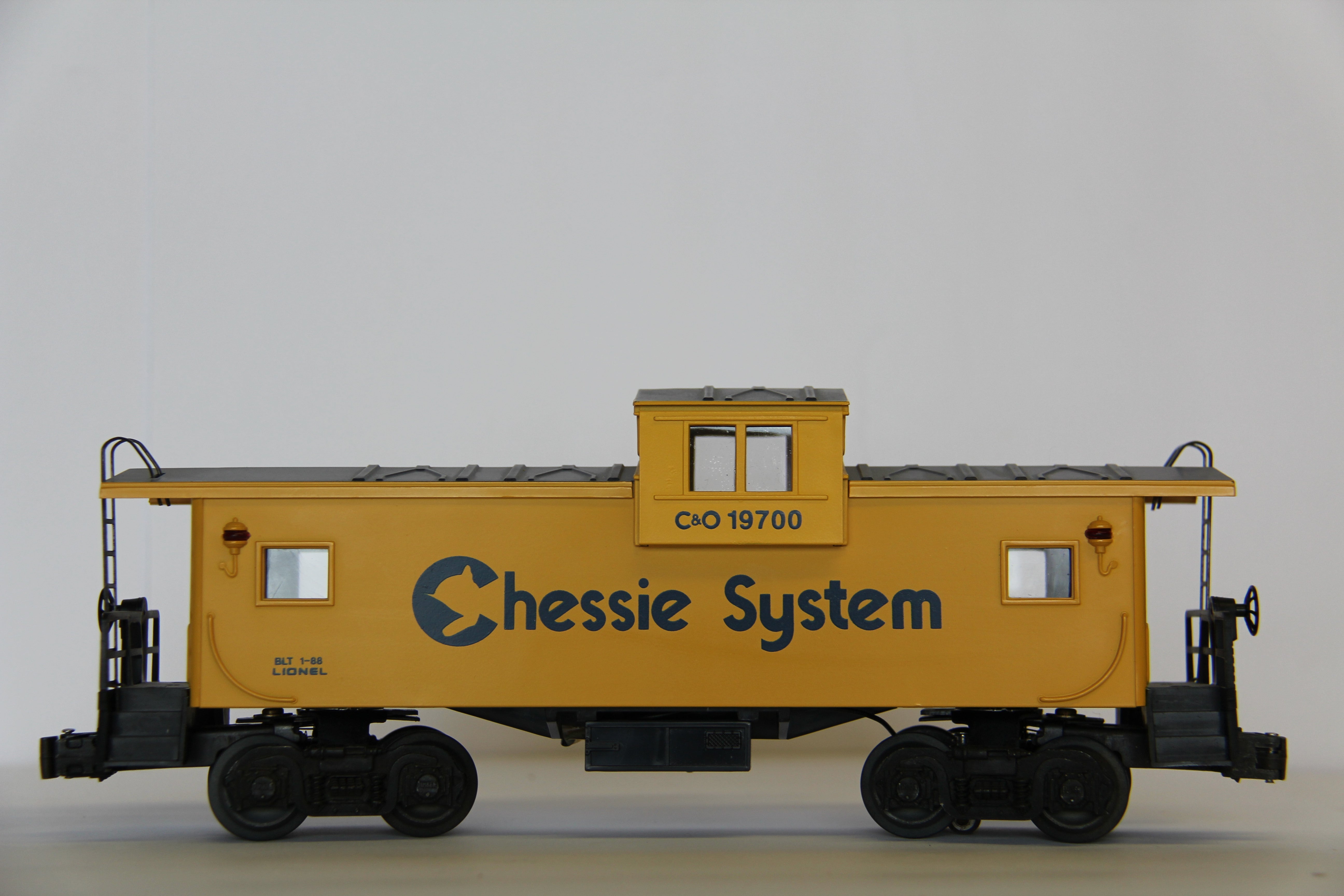 Lionel 6-19700 Chessie System Extended Vision Caboose-Second hand-M7131