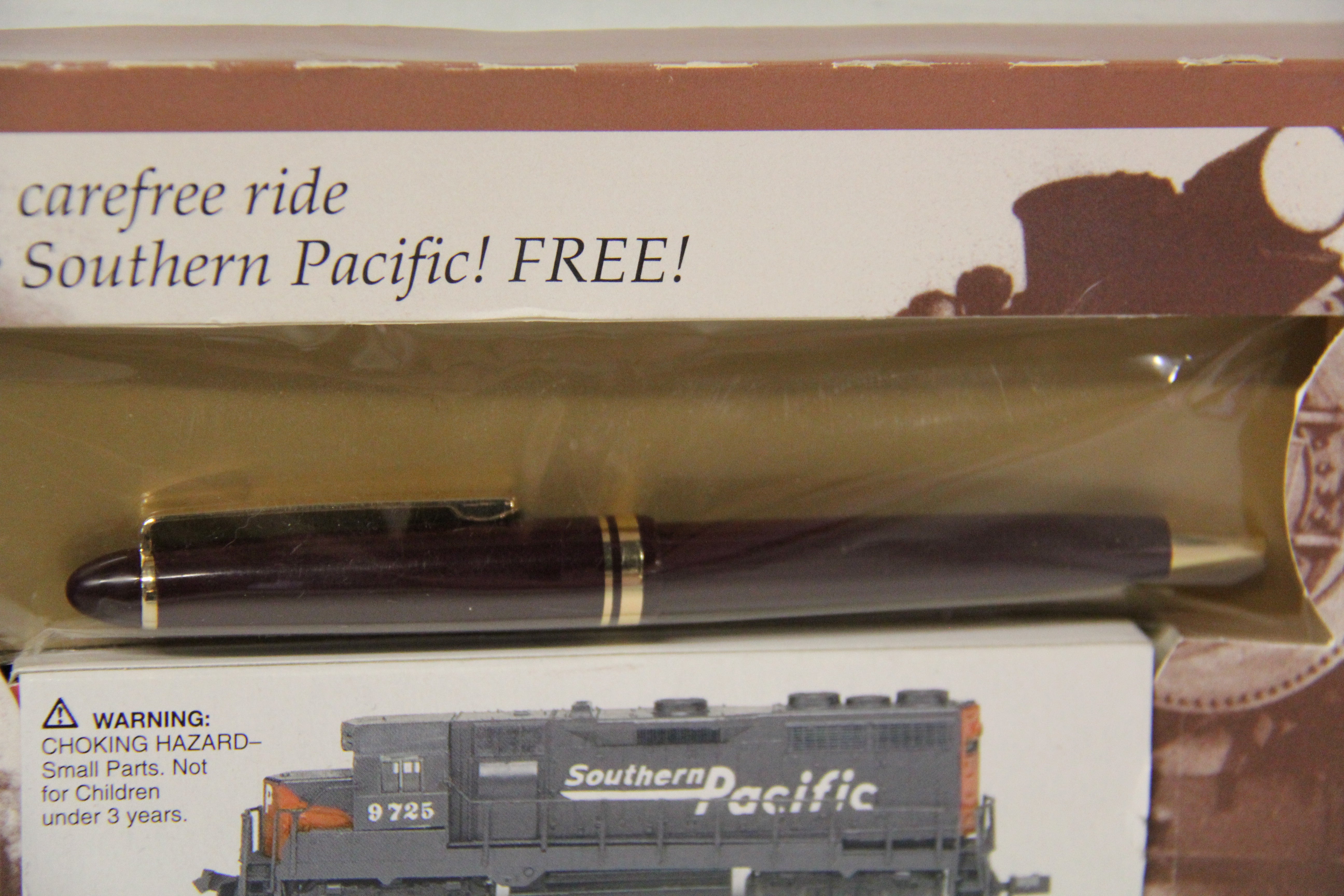 2001 Reader's Digest Southern Pacific Locomotive #9725 & Pen Gift Set-Second hand-M7134