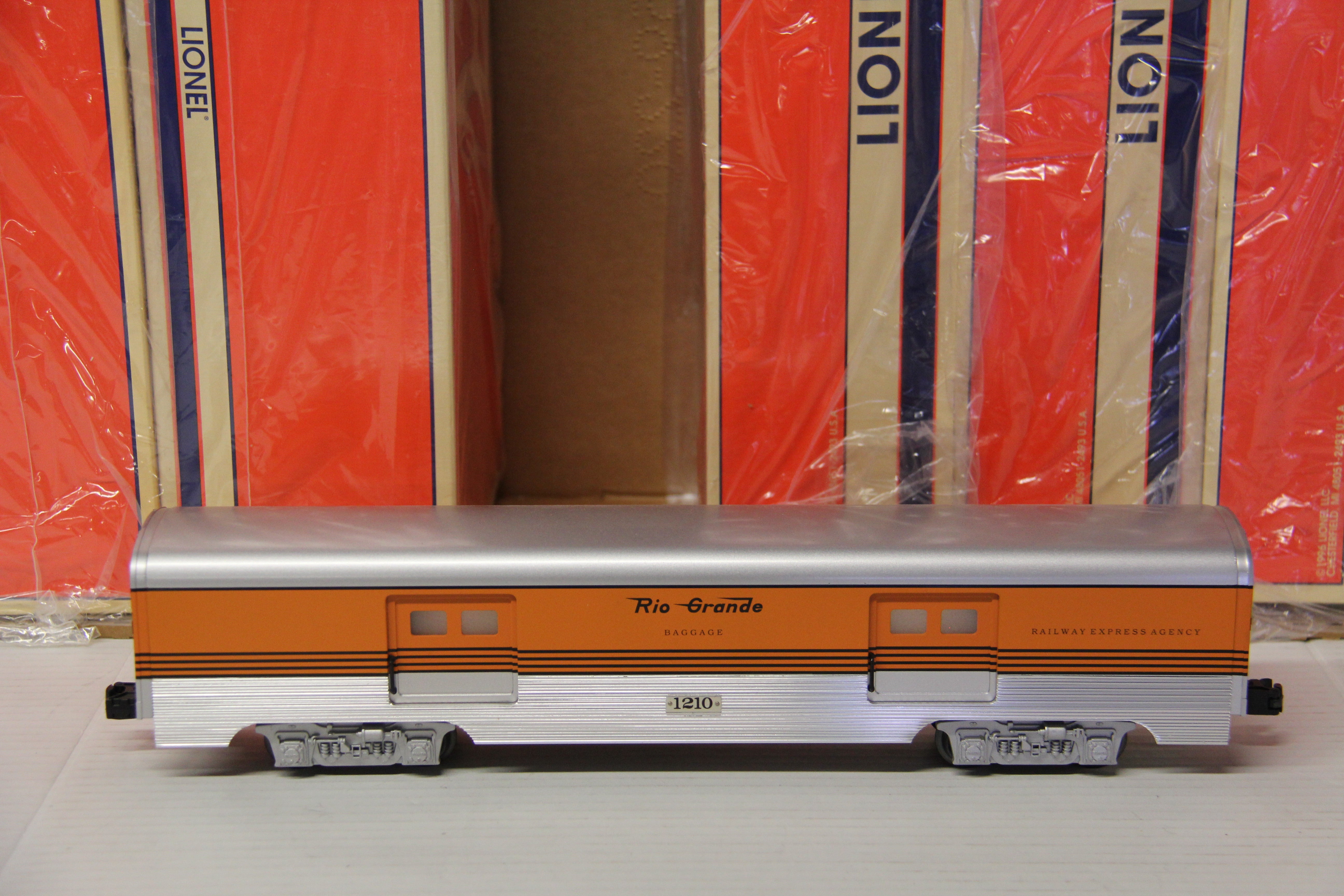 Lionel 6-21955 Rio Grande F3A-A Passenger Set & Lionel 6-39185 Aluminum Car 2 Pack-Second hand-M7136