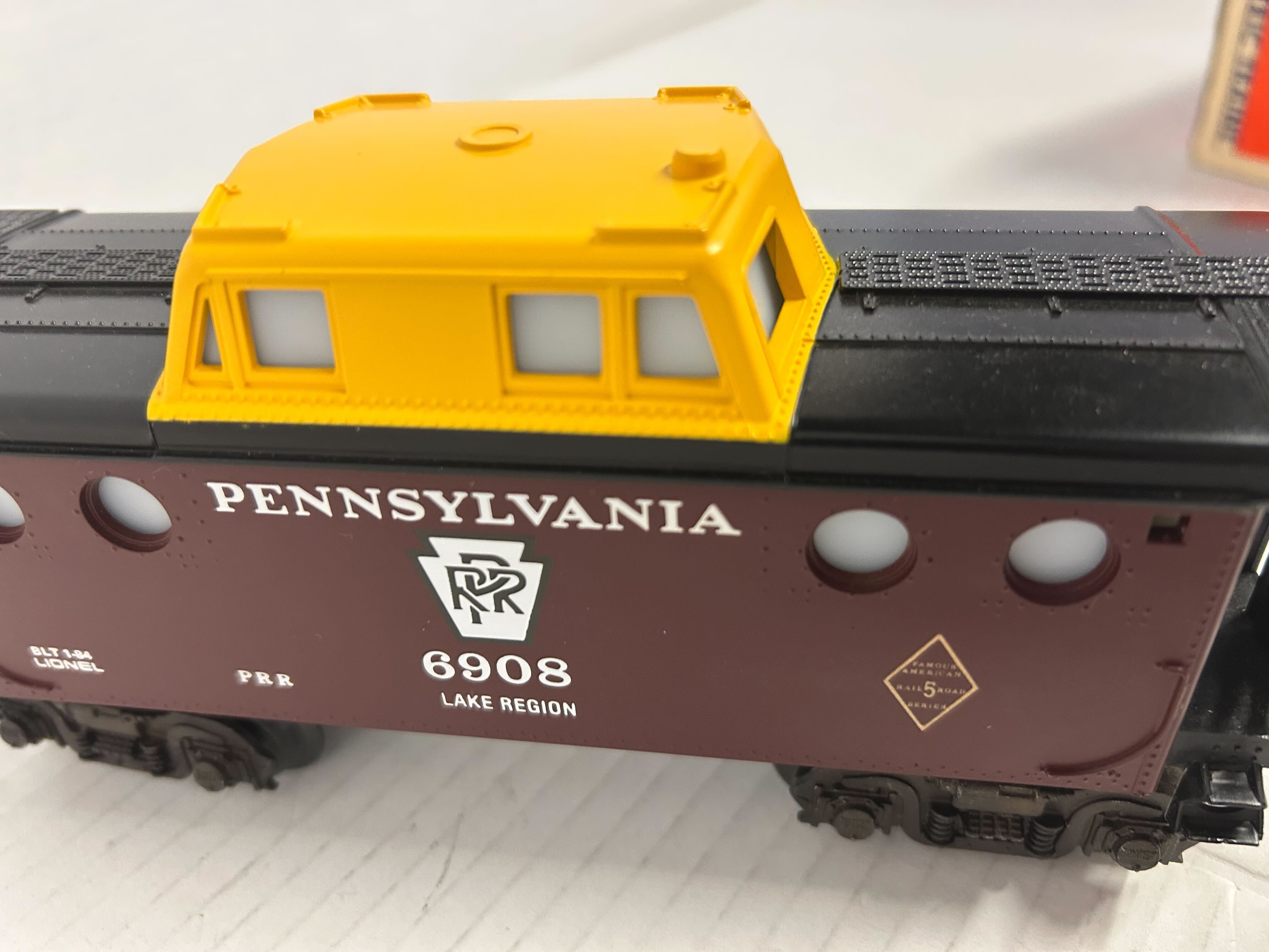 Lionel 6-6908 Pennsylvania Illuminated Porthole Caboose-Second hand-M7544