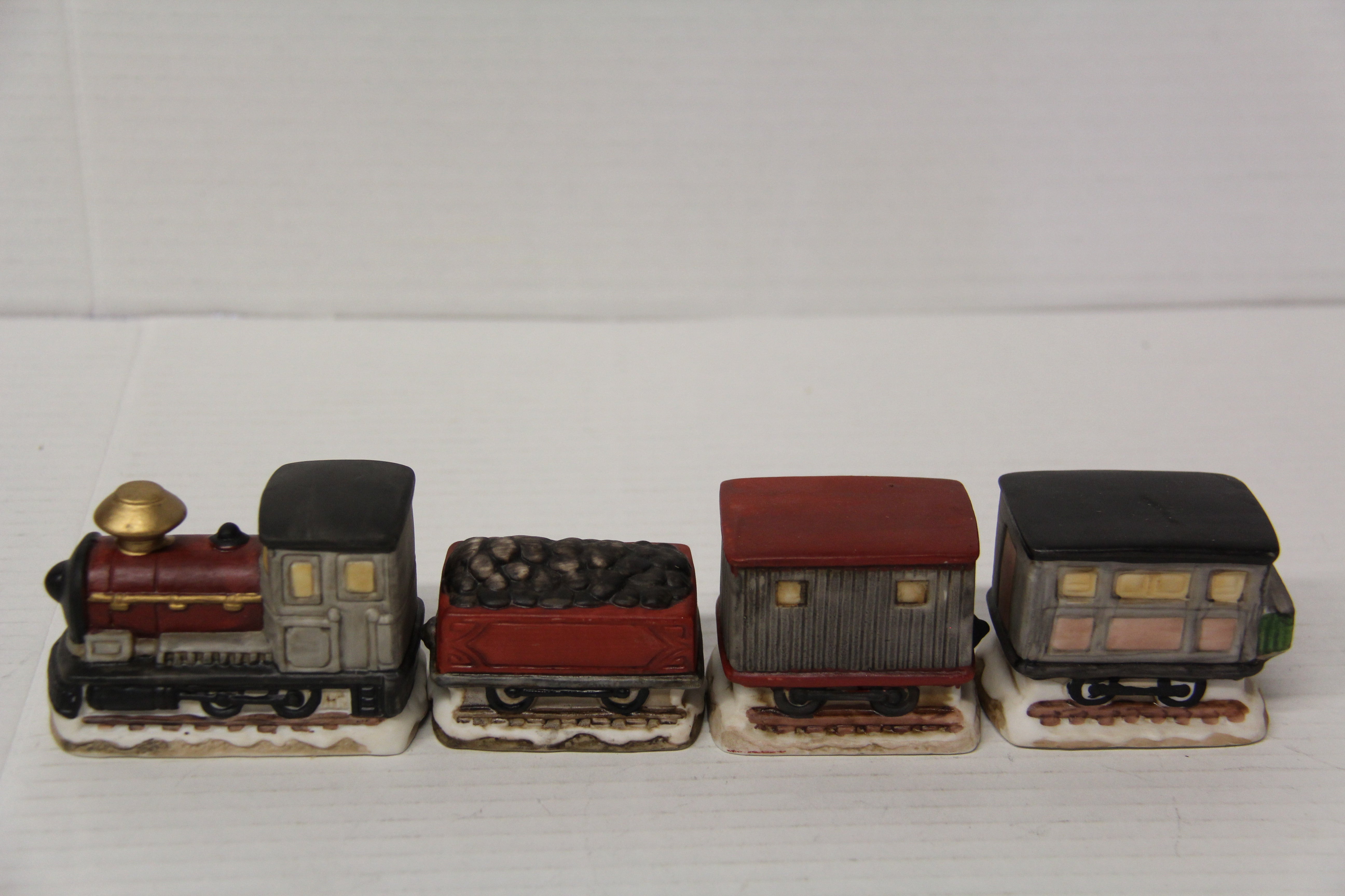 1990 Brinn's Handpainted Dicken's Village Collection Train Set 4 set-Second hand-M7138
