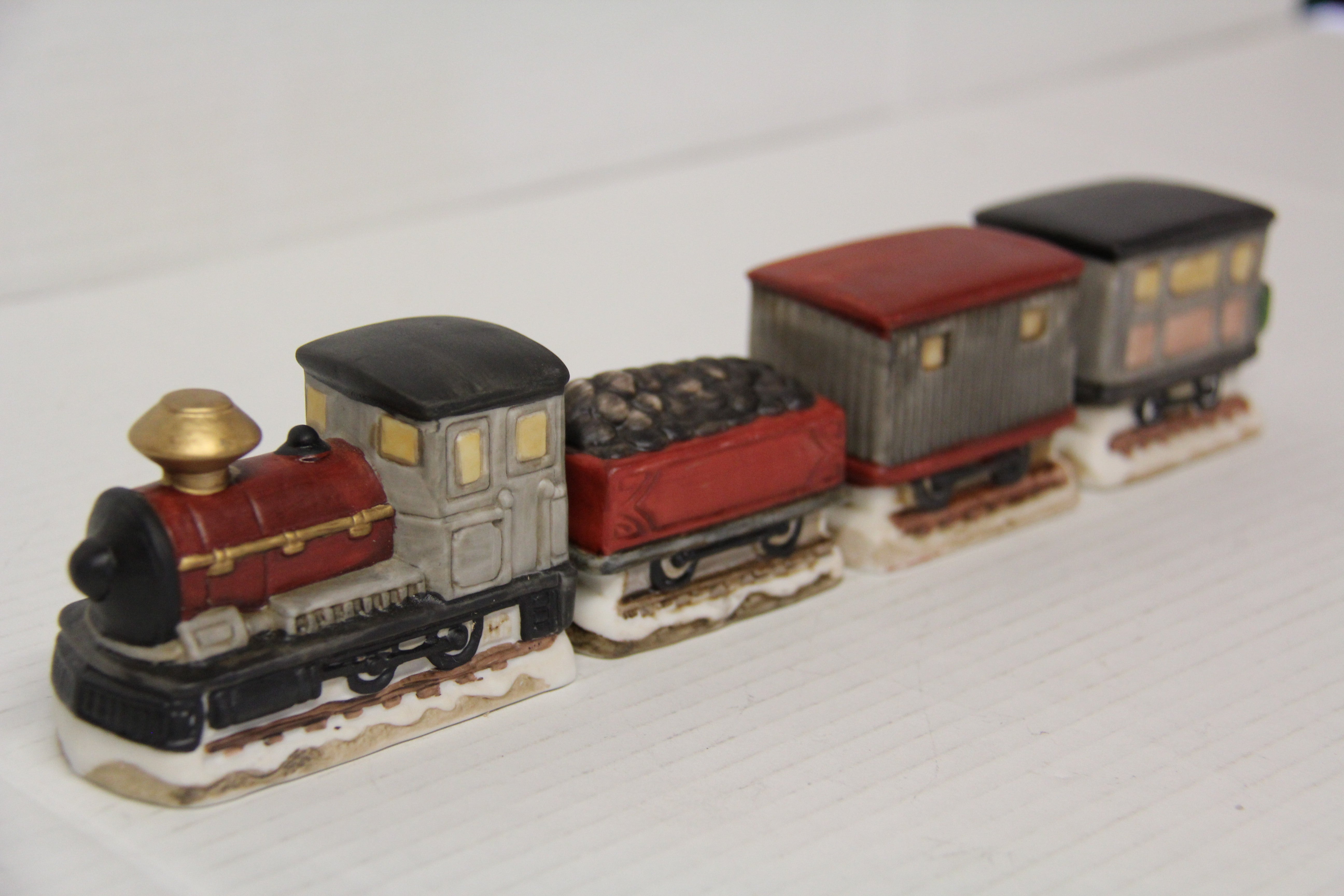 1990 Brinn's Handpainted Dicken's Village Collection Train Set 4 set-Second hand-M7138