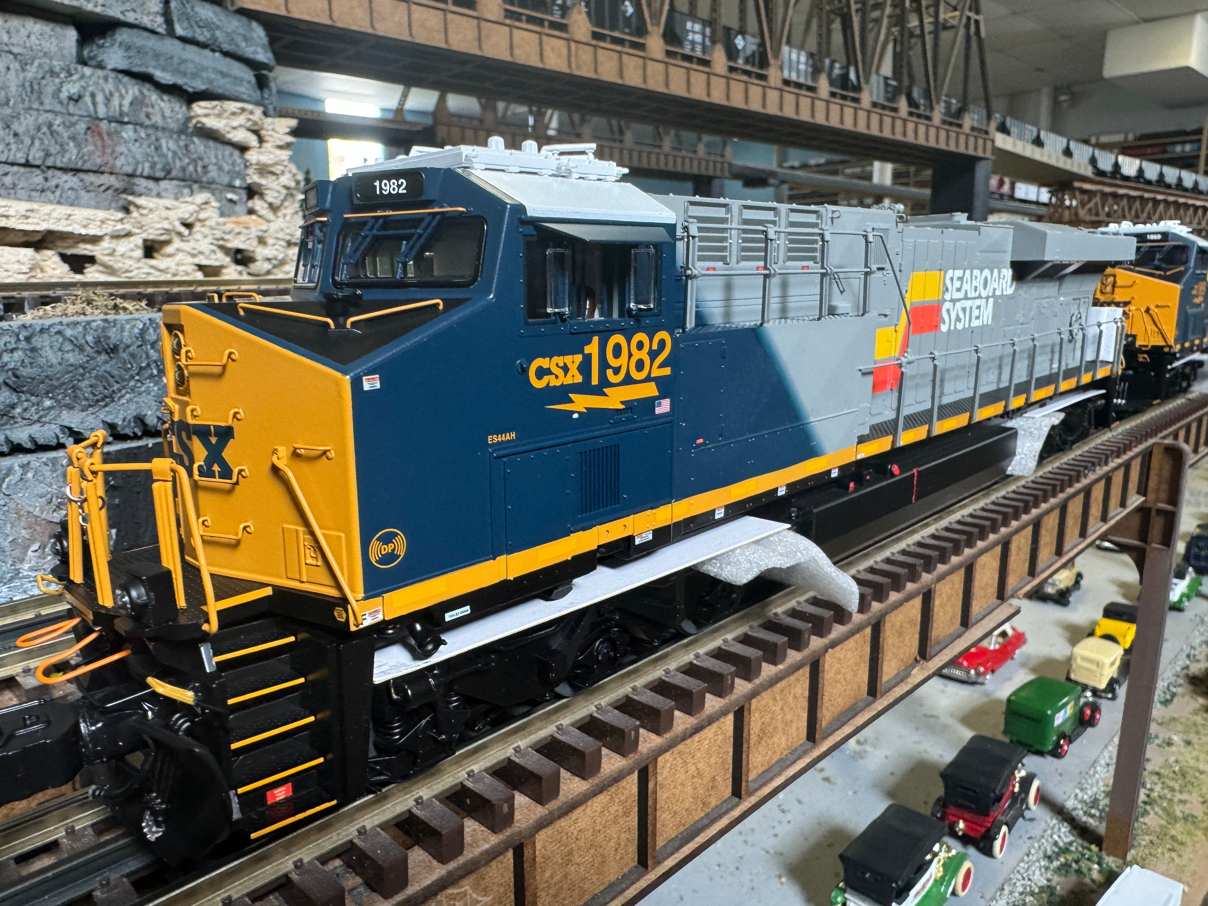 Lionel 2433861 - Legacy ES44AC Diesel Locomotive "CSX" #1982  (SBD)