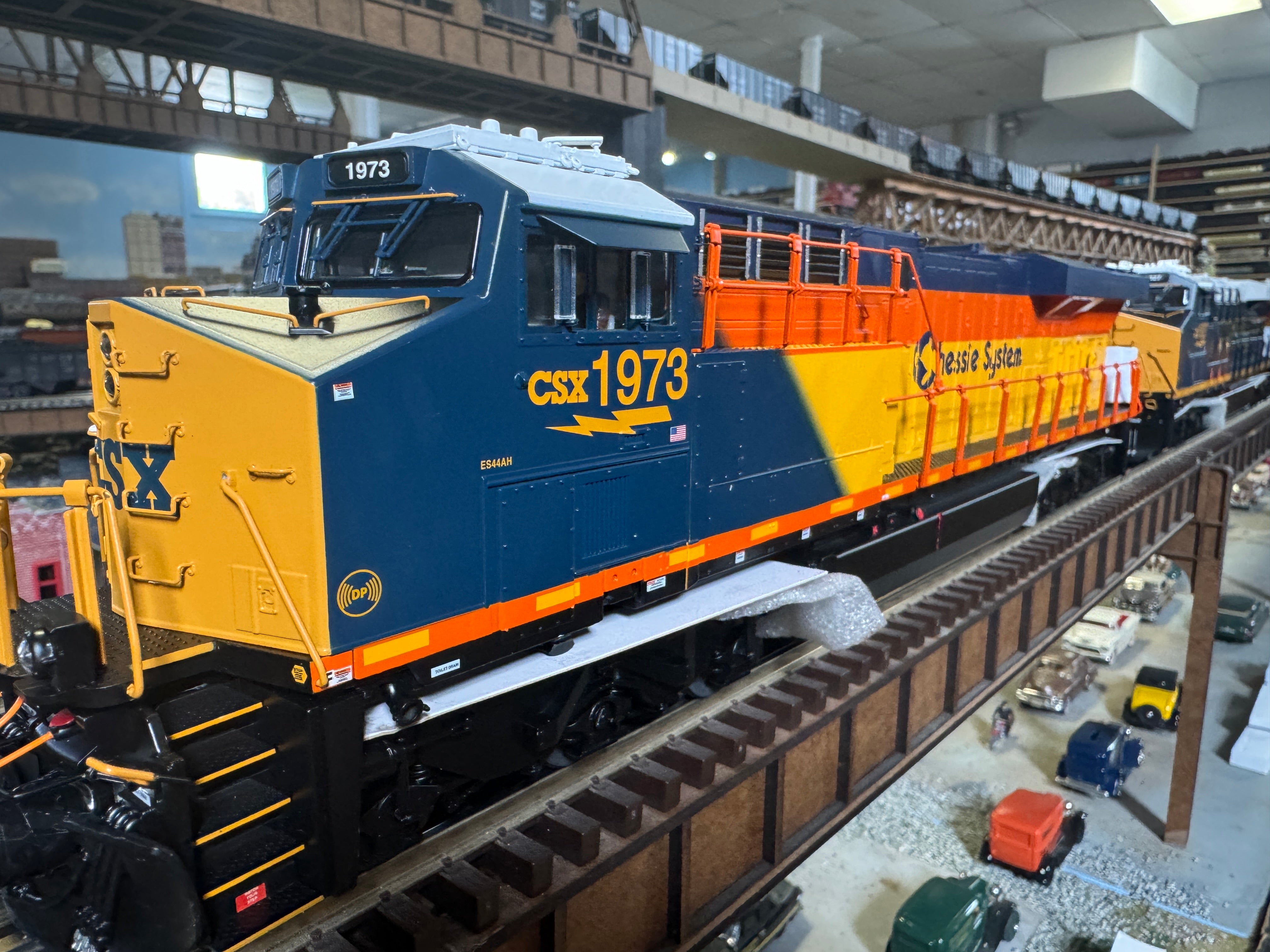 Lionel 2433720 - Legacy ES44AC Diesel Locomotive "CSX" #1973 (Chessie)