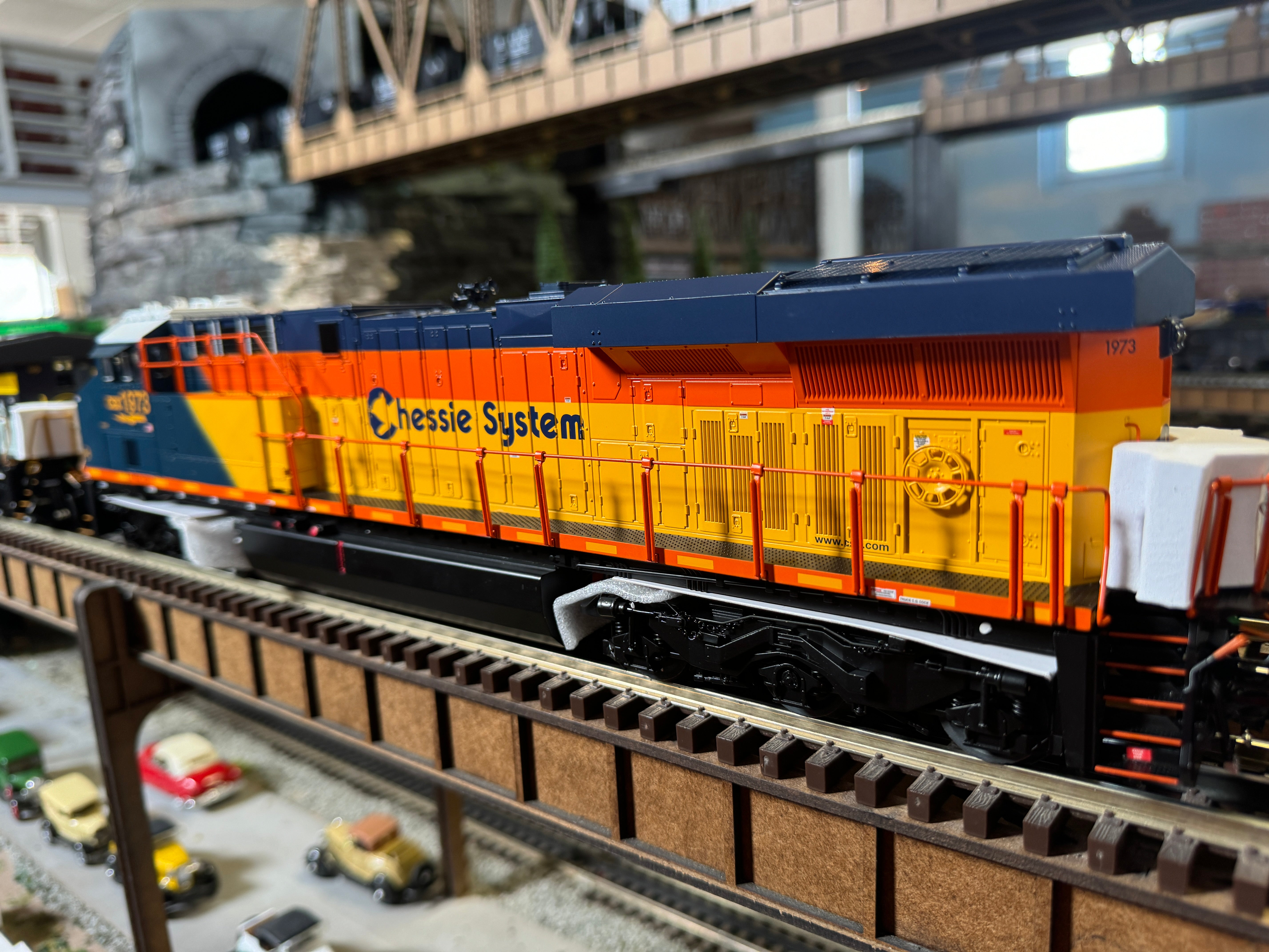 Lionel 2433720 - Legacy ES44AC Diesel Locomotive "CSX" #1973 (Chessie)