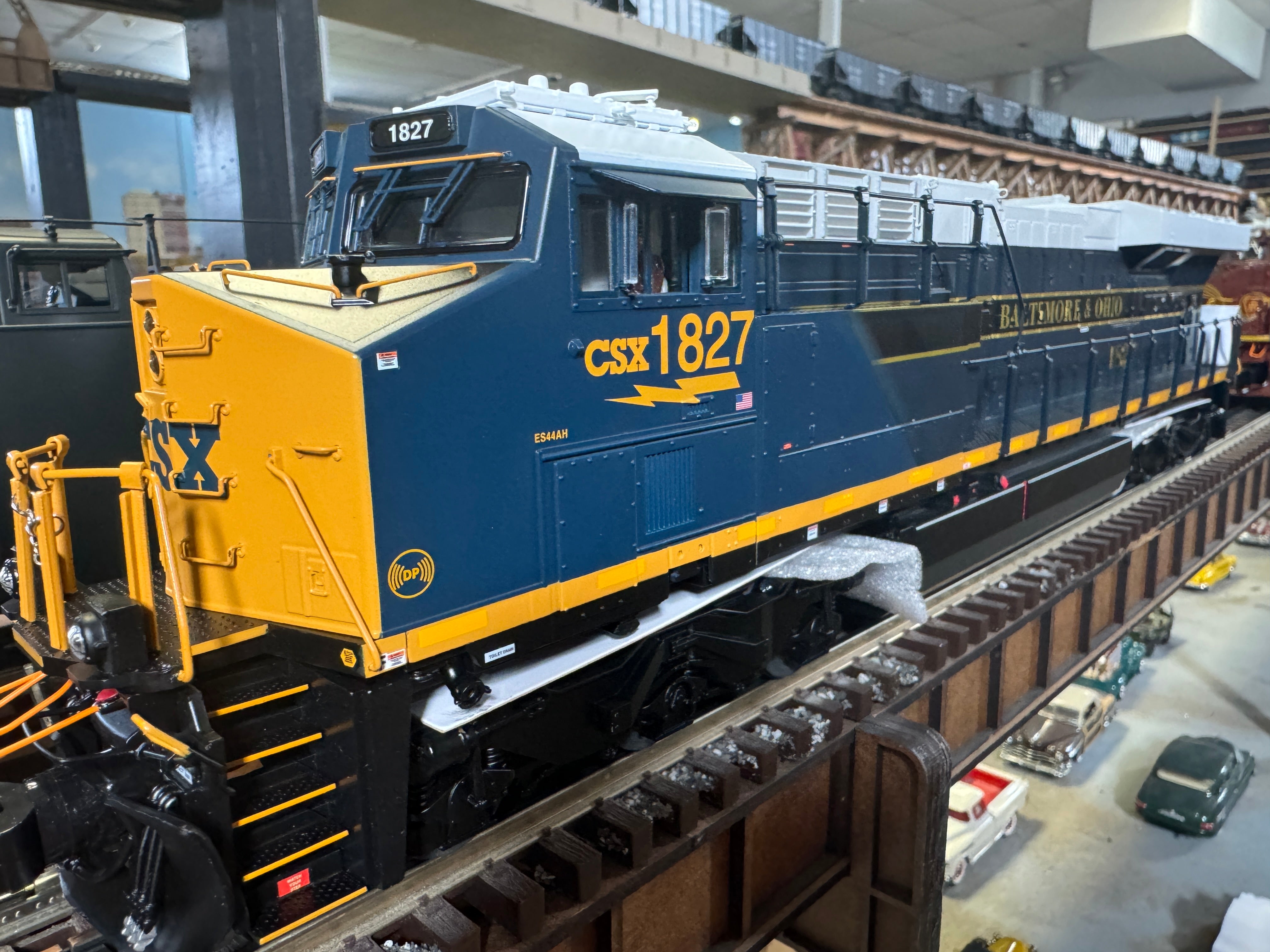 Lionel 2433589 - ES44AC Diesel Locomotive "CSX" #1827 (Non-Pwd) - B&O Heritage