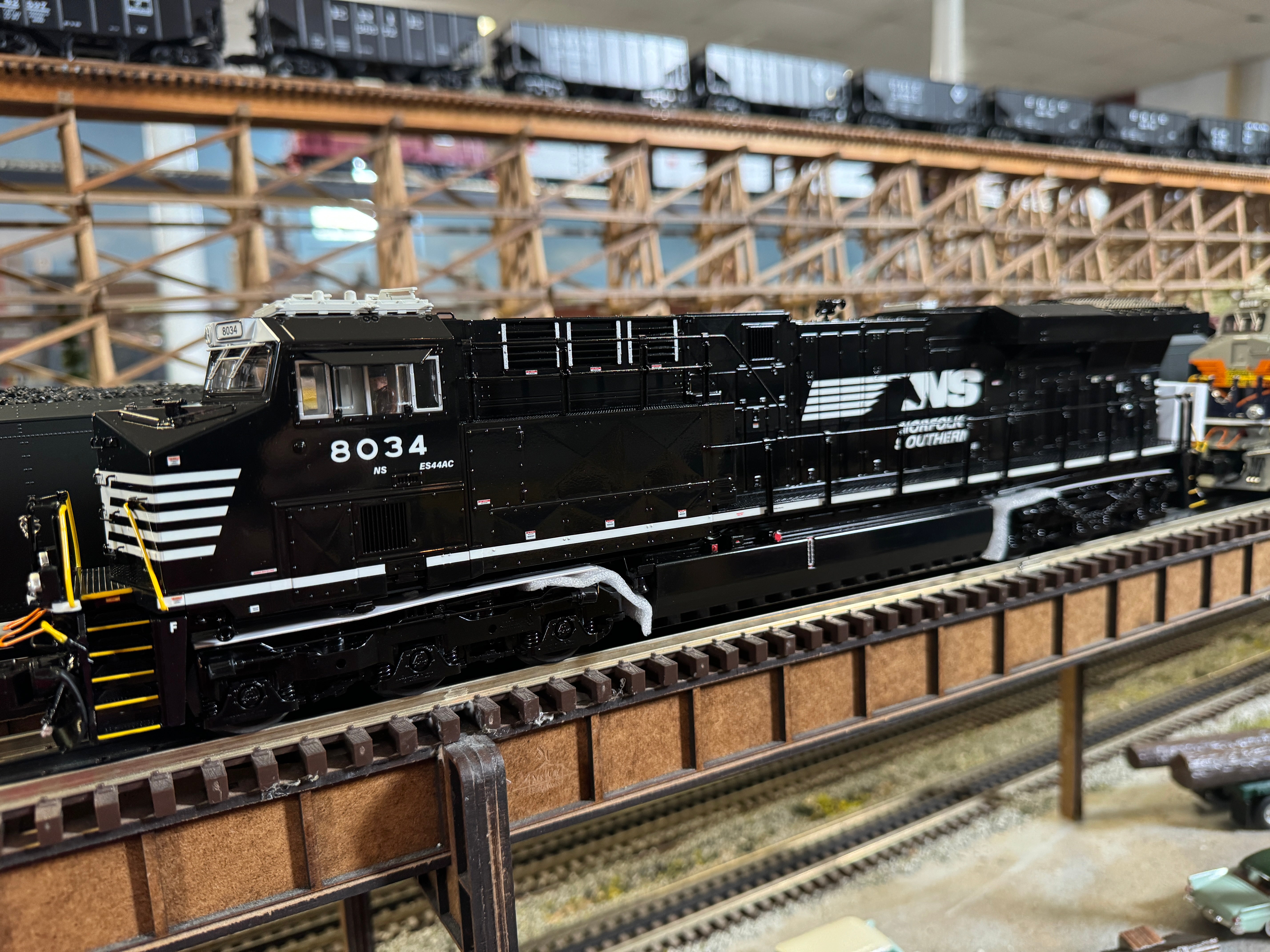 Lionel 2433452 - Legacy ES44 Diesel Locomotive "Norfolk Southern" #8092