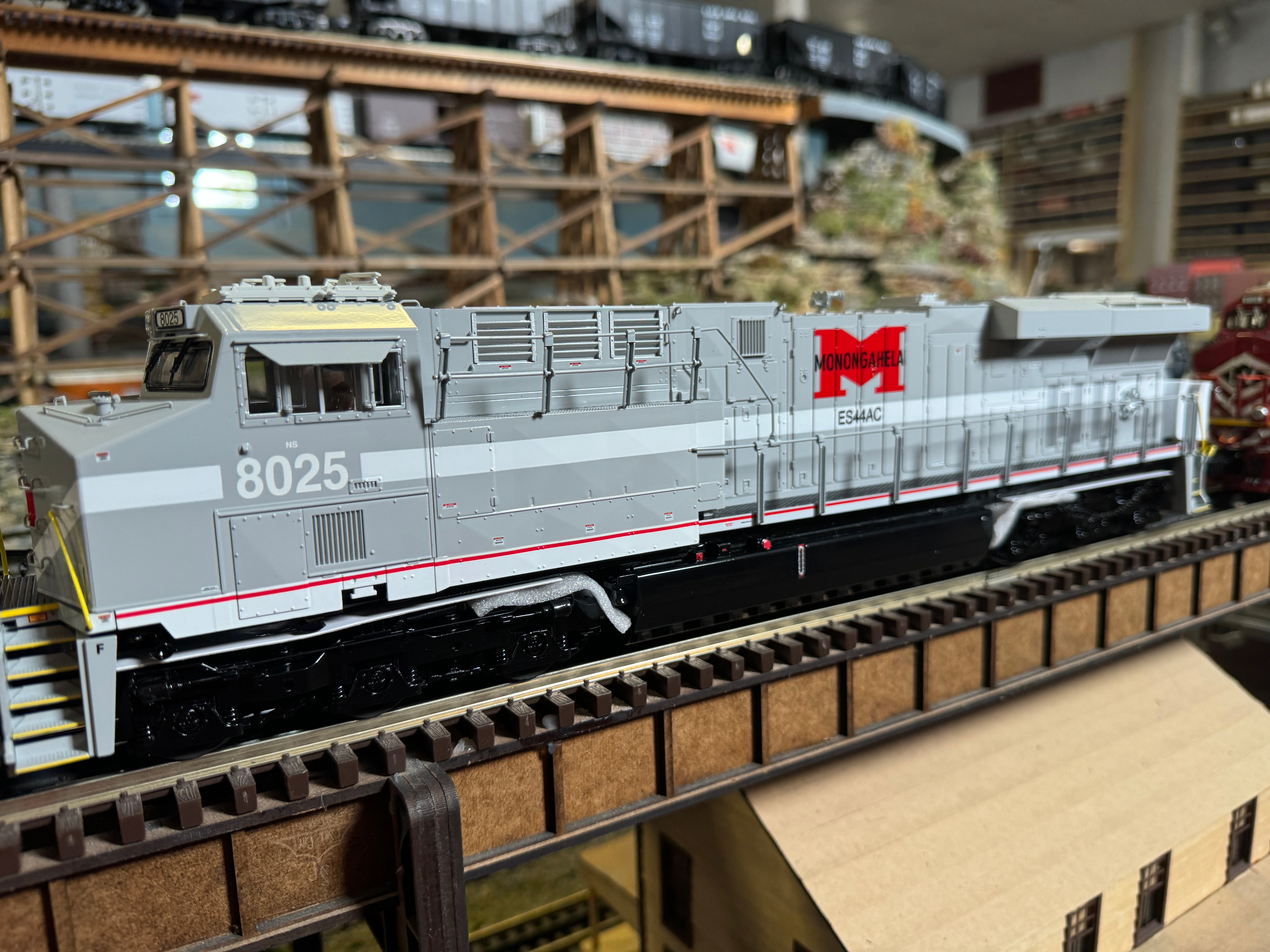 Lionel 2433491 - Legacy Heritage ES44 Diesel Locomotive "Monongahela" #8025