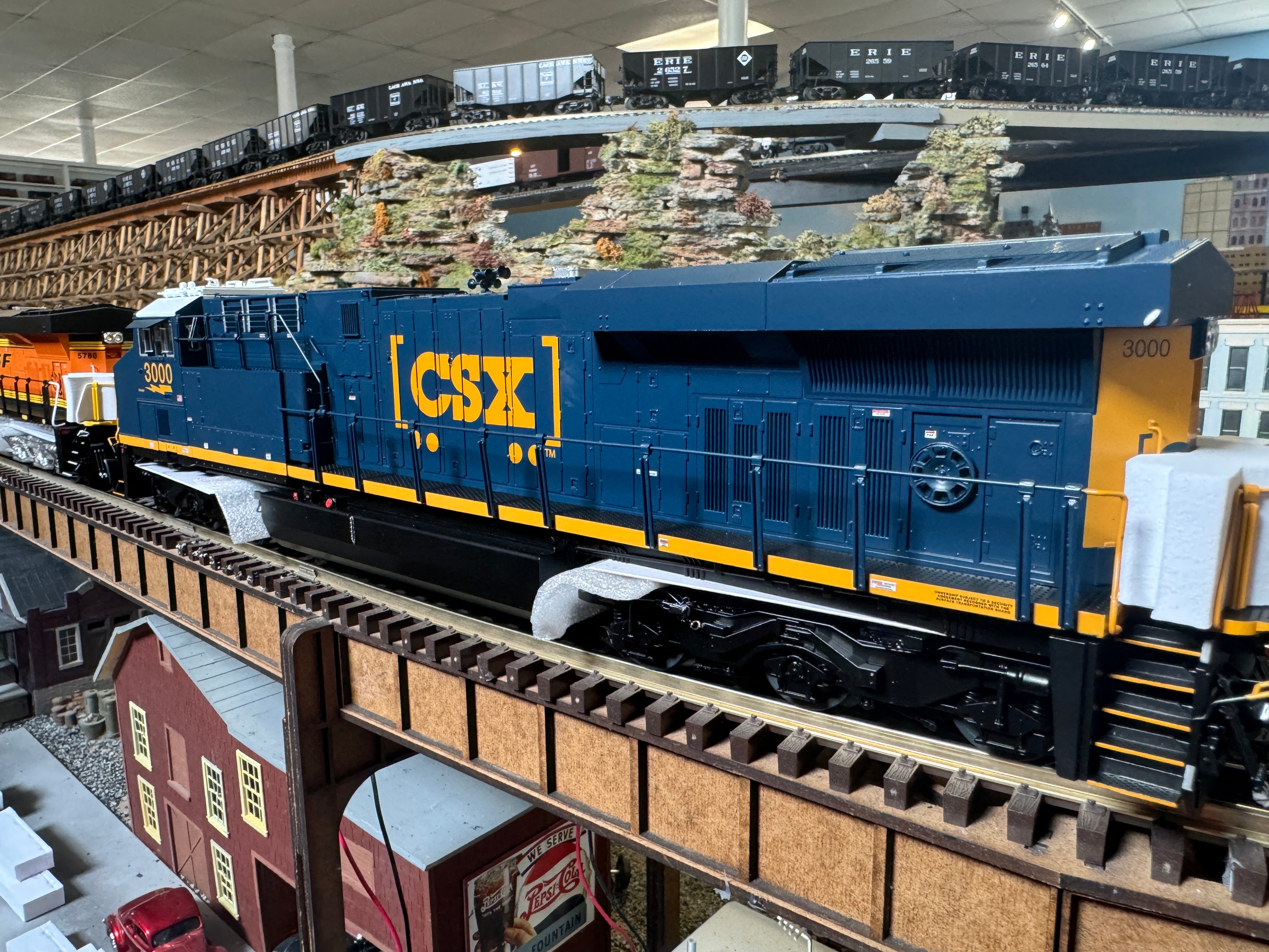 Lionel 2433449 - Legacy ES44 SuperBass "CSX" #3059