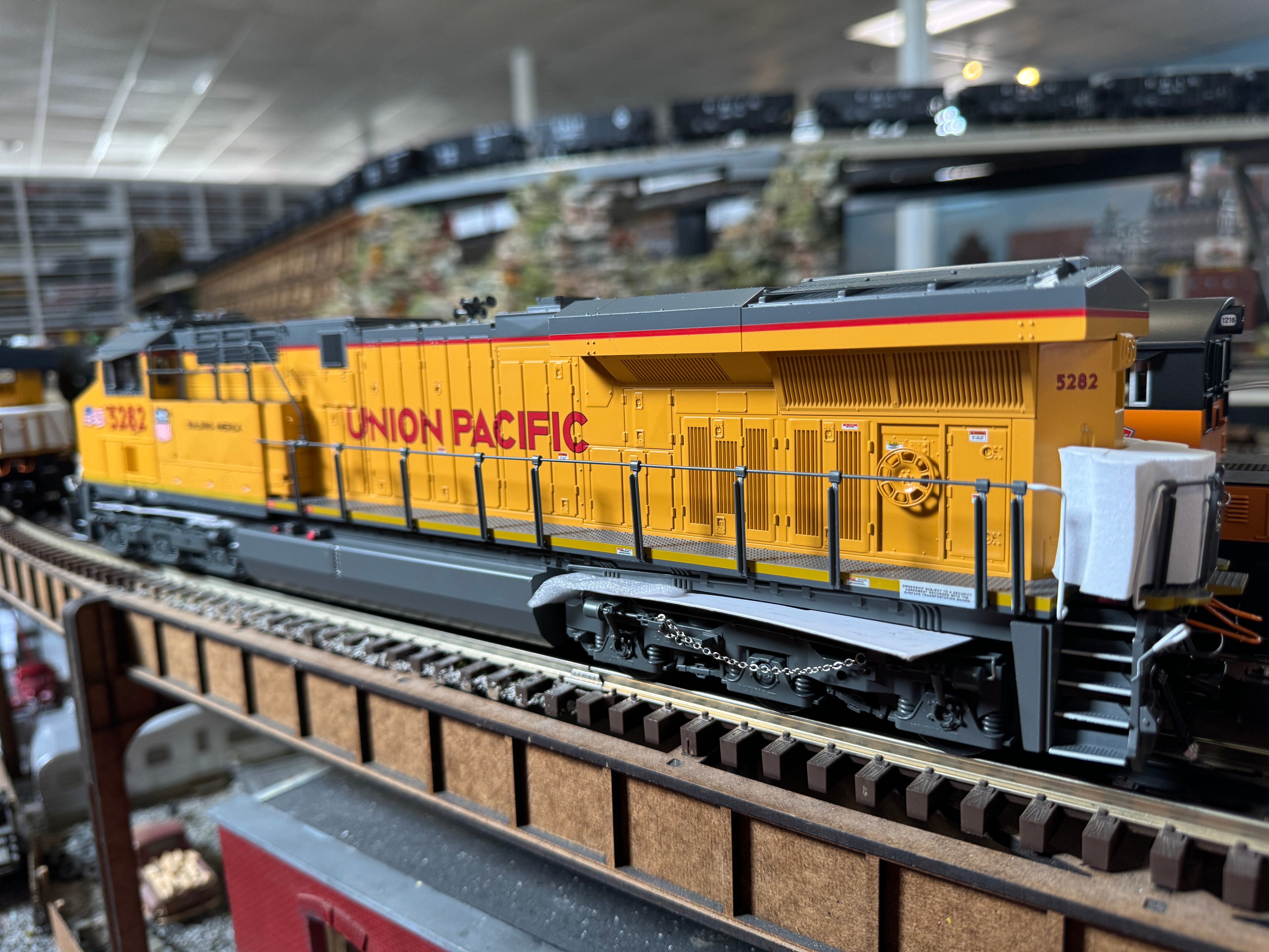 Lionel 2433462 - Legacy ES44 Diesel Locomotive "Union Pacific" #5283