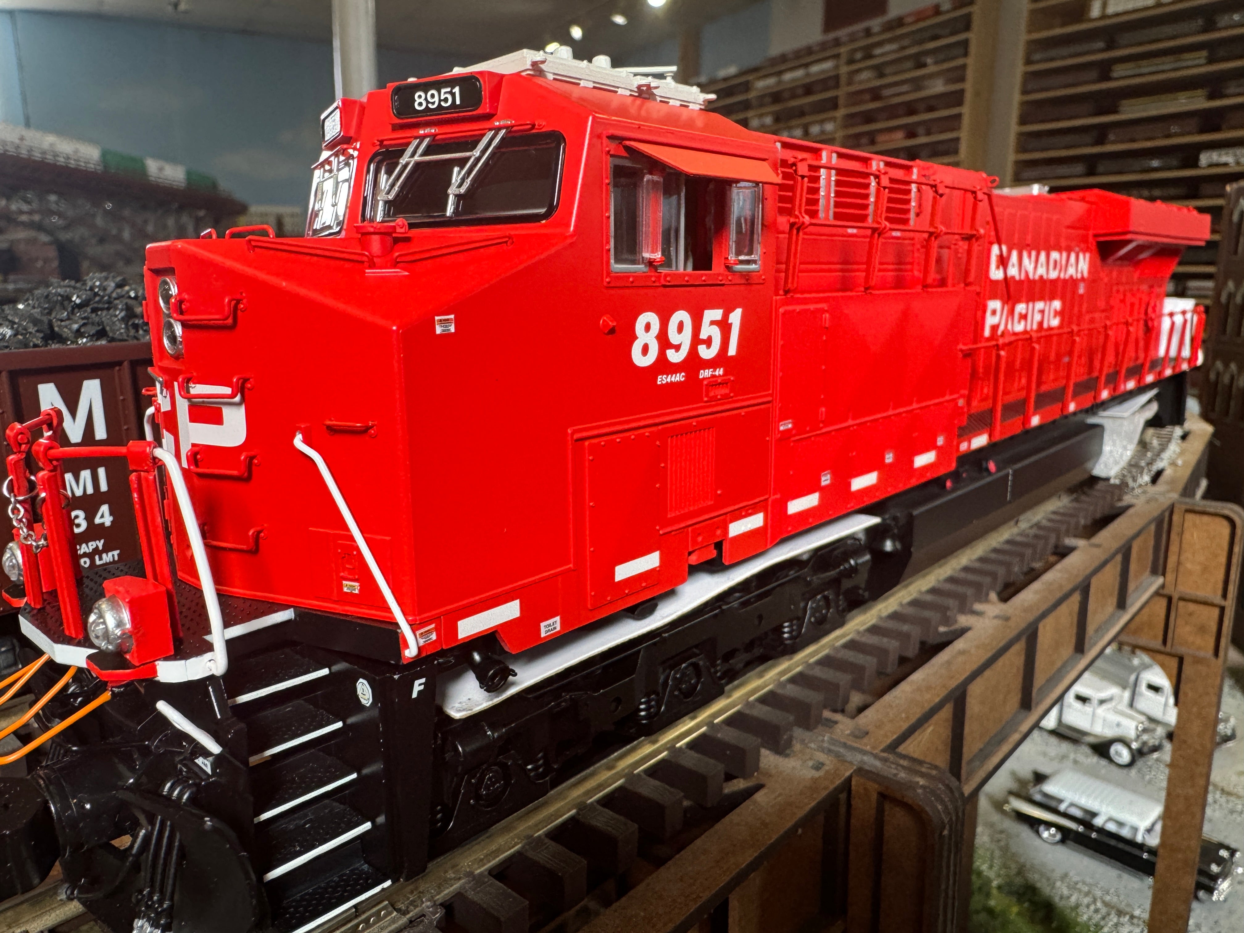 Lionel 2433431 - Legacy ES44 Diesel Locomotive "Canadian Pacific" #8951