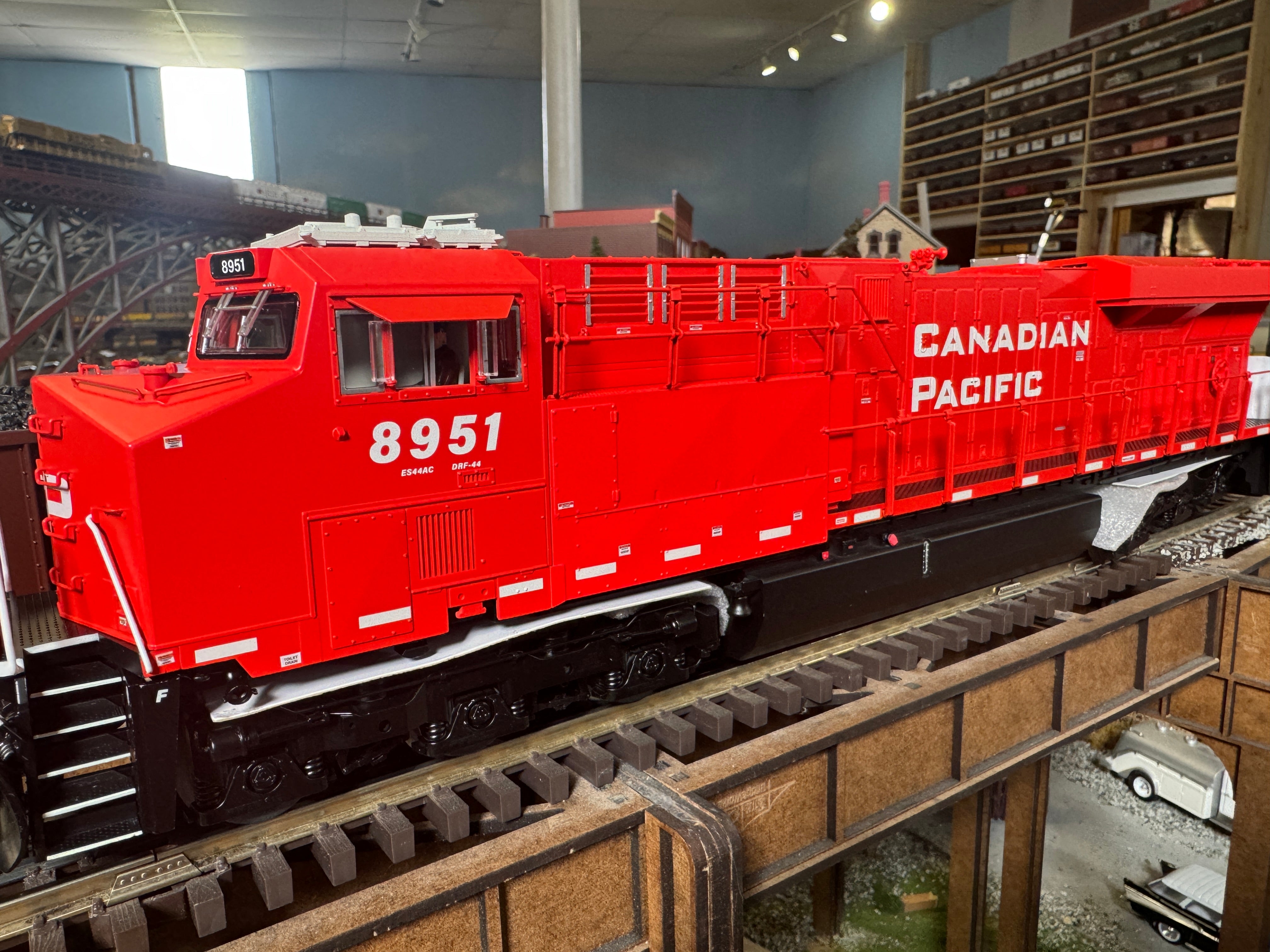 Lionel 2433431 - Legacy ES44 Diesel Locomotive "Canadian Pacific" #8951