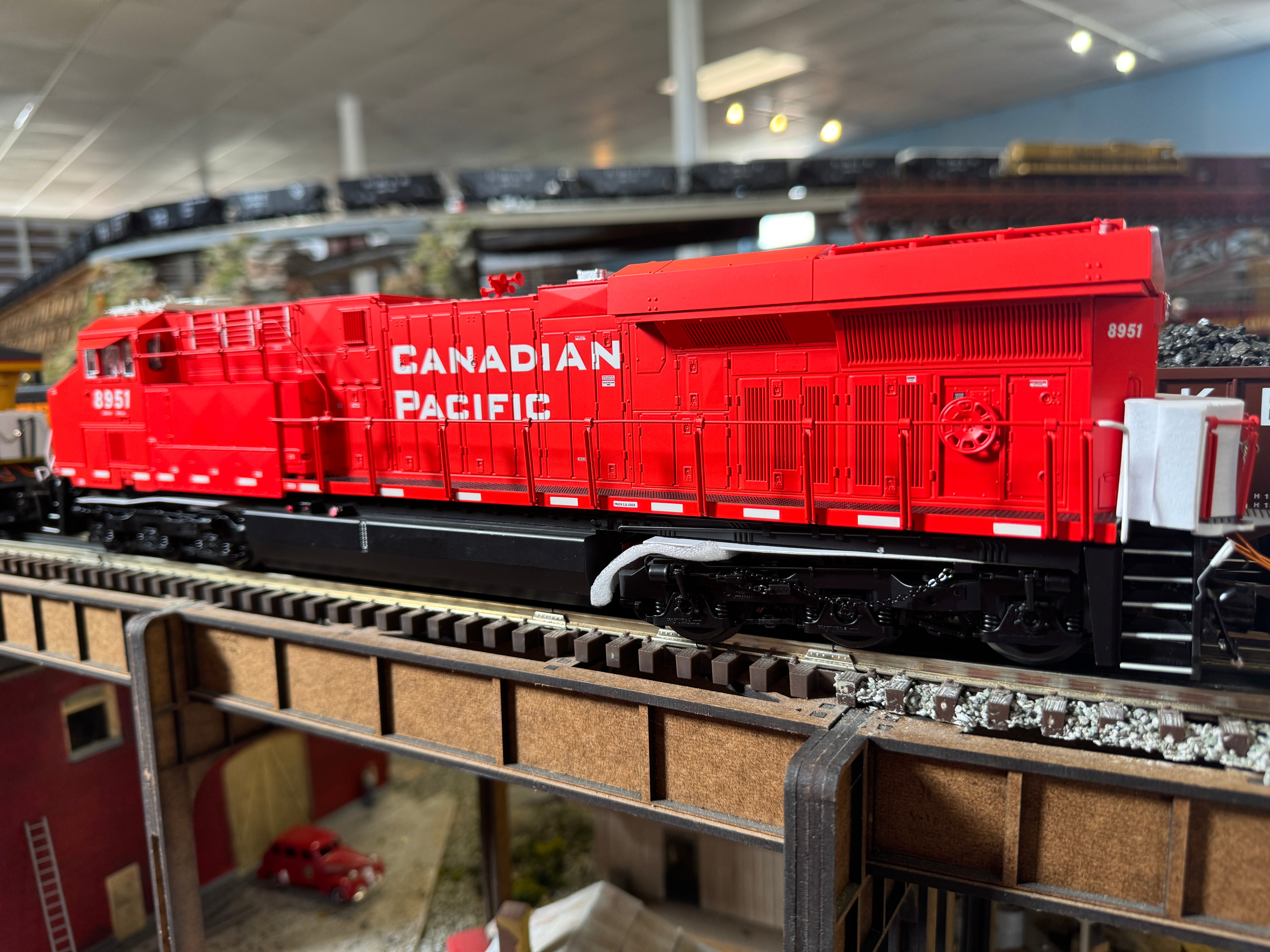 Lionel 2433431 - Legacy ES44 Diesel Locomotive "Canadian Pacific" #8951