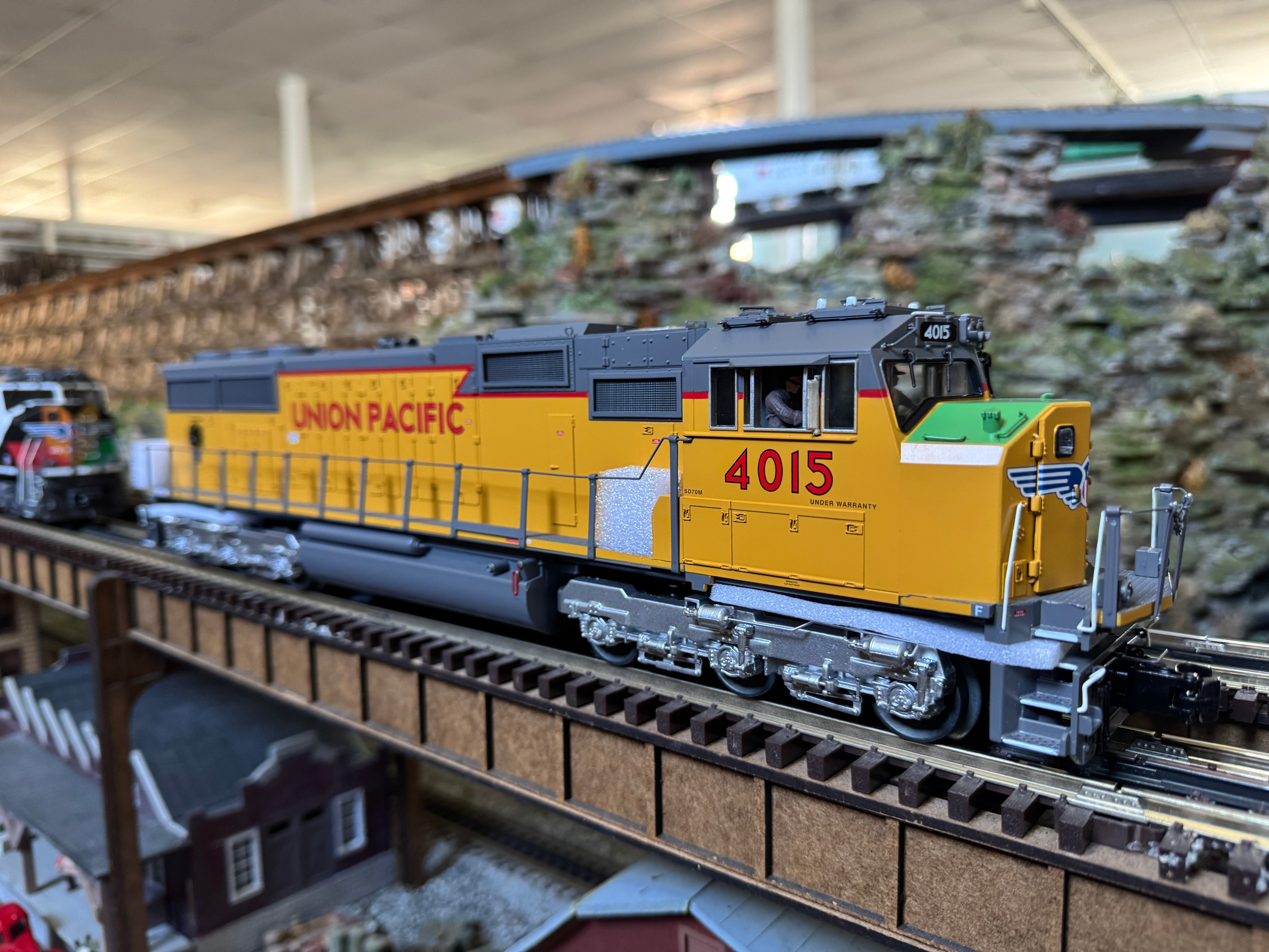 Atlas O 30138213 - Premier - SD70MAC Diesel Locomotive "Union Pacific" #4015 w/ PS3 (Big Boy Escort)