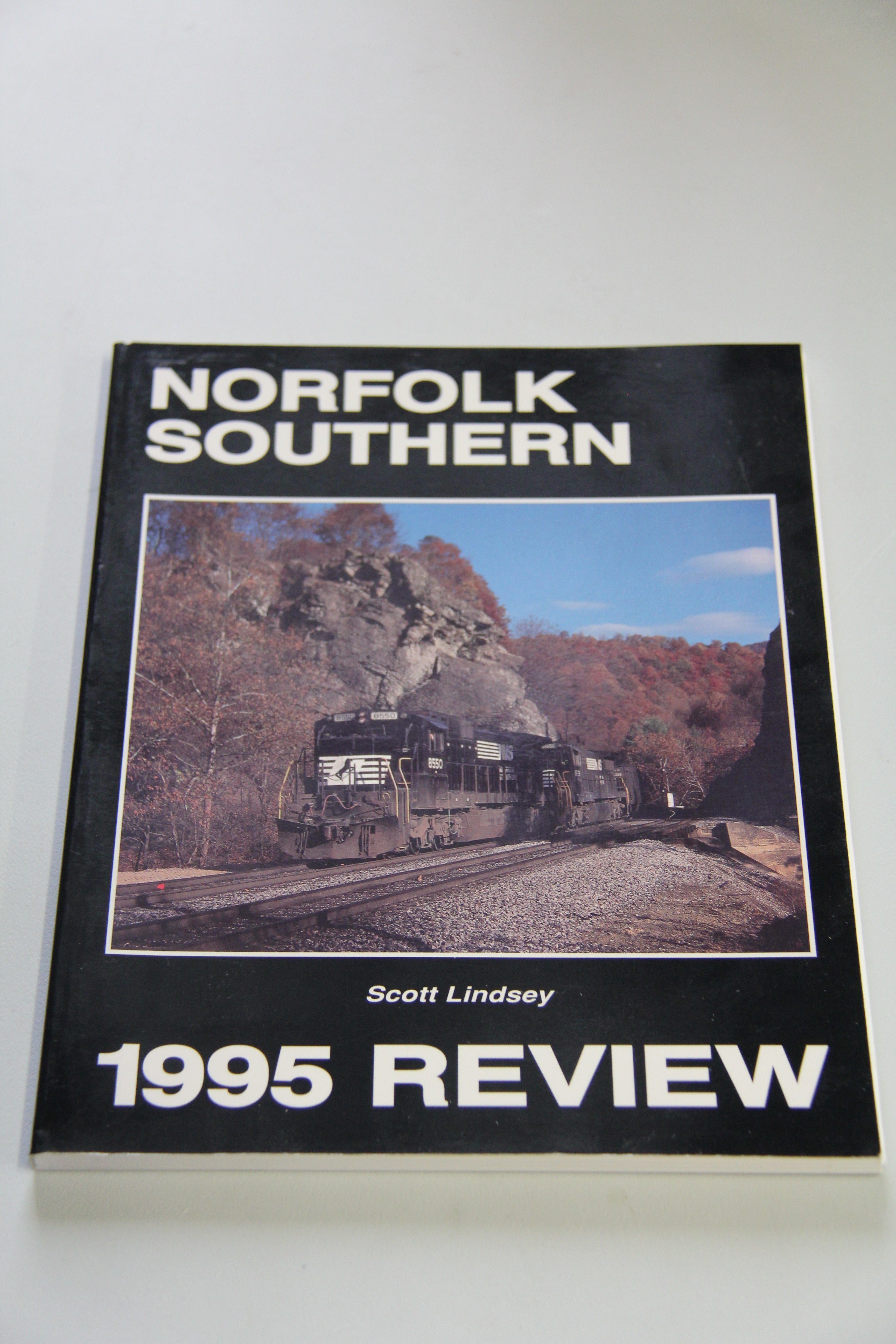 "Norfolk Southern 1995 Review" Paperback Book-Second hand-M5877