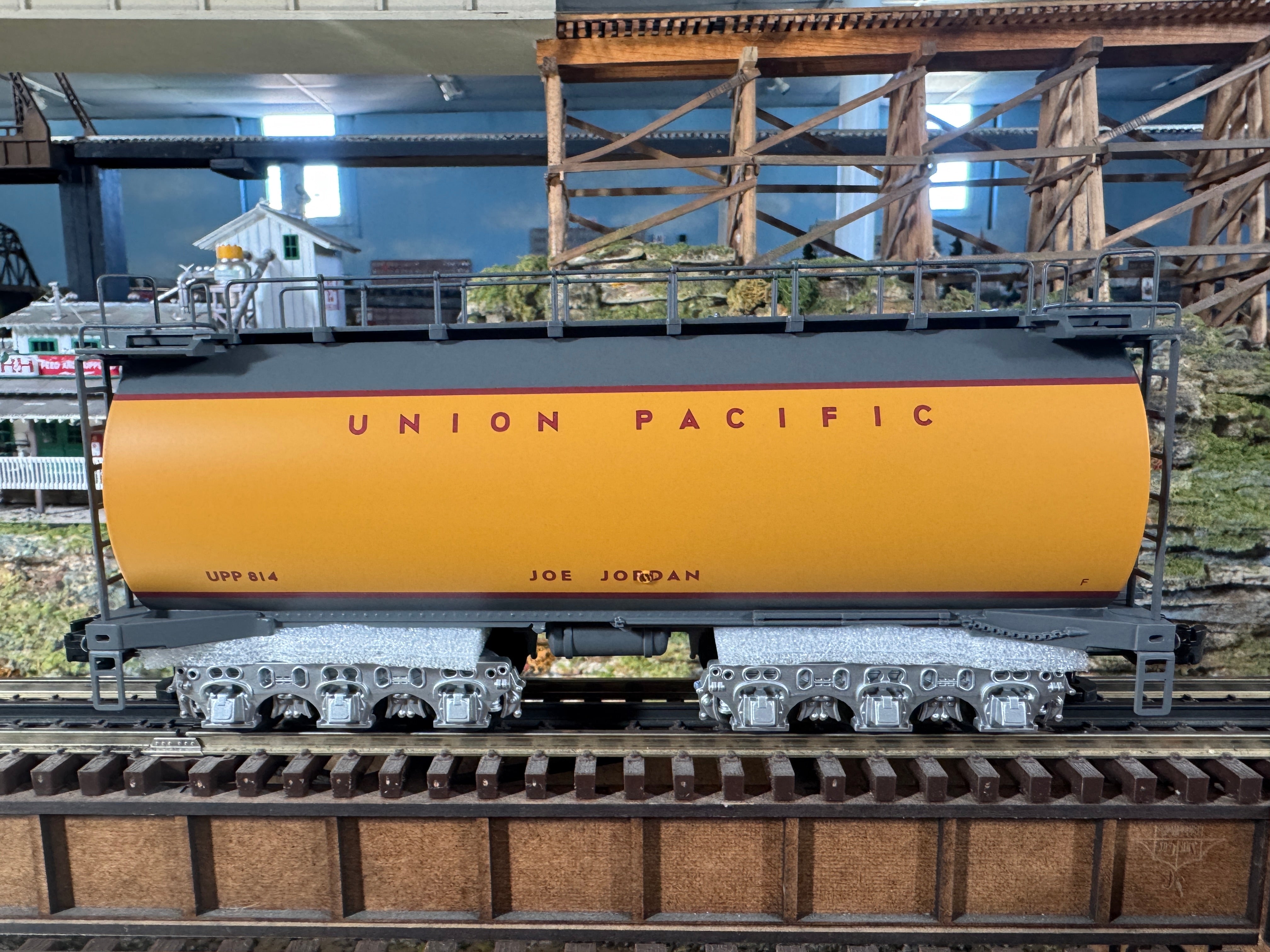 Lionel 2431339 - Auxiliary Tenders "Union Pacific" #814 (Non-Powered)