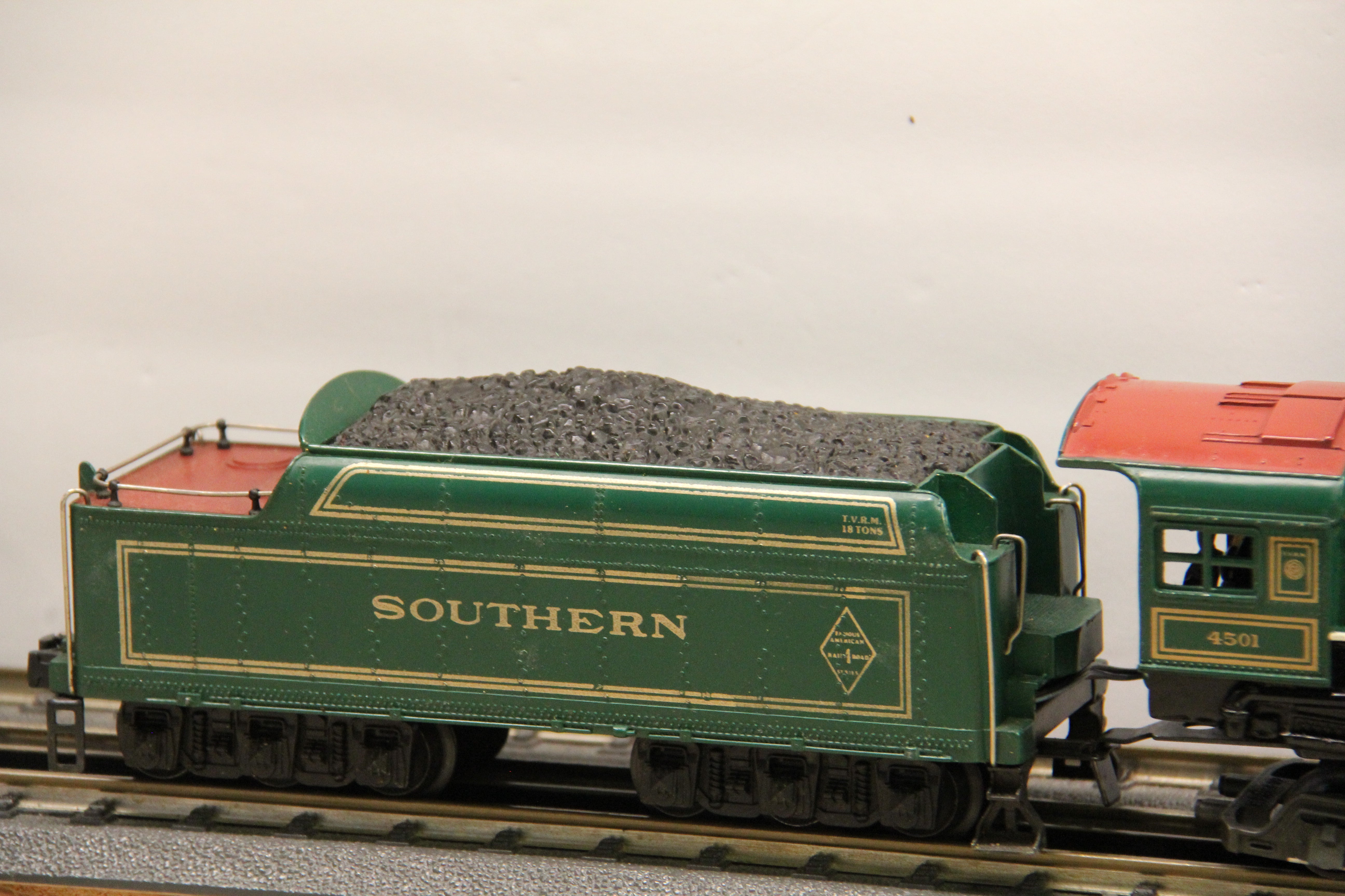 Lionel 6-8309 Famous American Railroad 2-8-2 Southern Mikado Steam Engine & Tender-Second hand-M7537