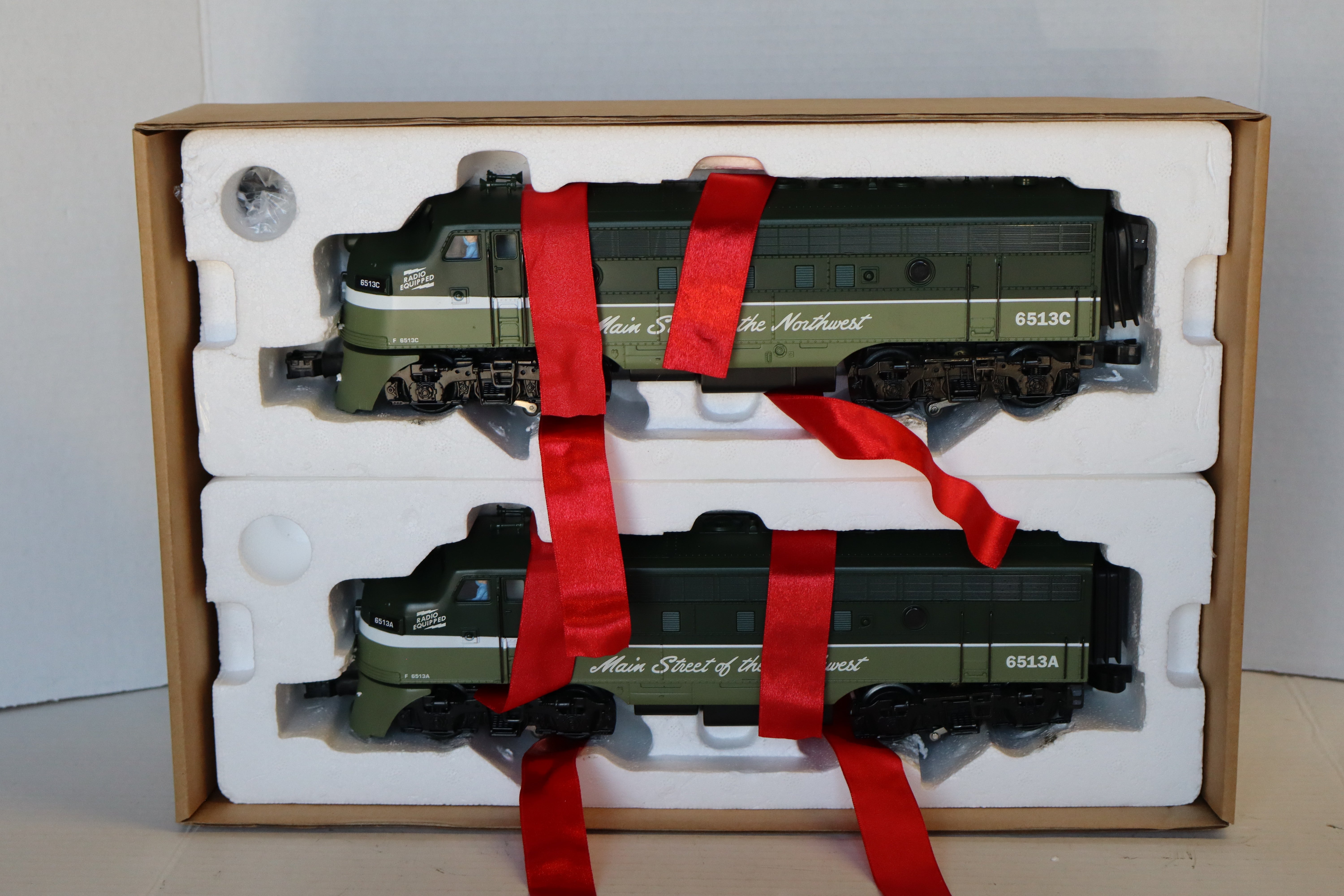 K Line K-25501 Northern Pacific F-7 AA Diesels -Both Powered-Second hand-M7948