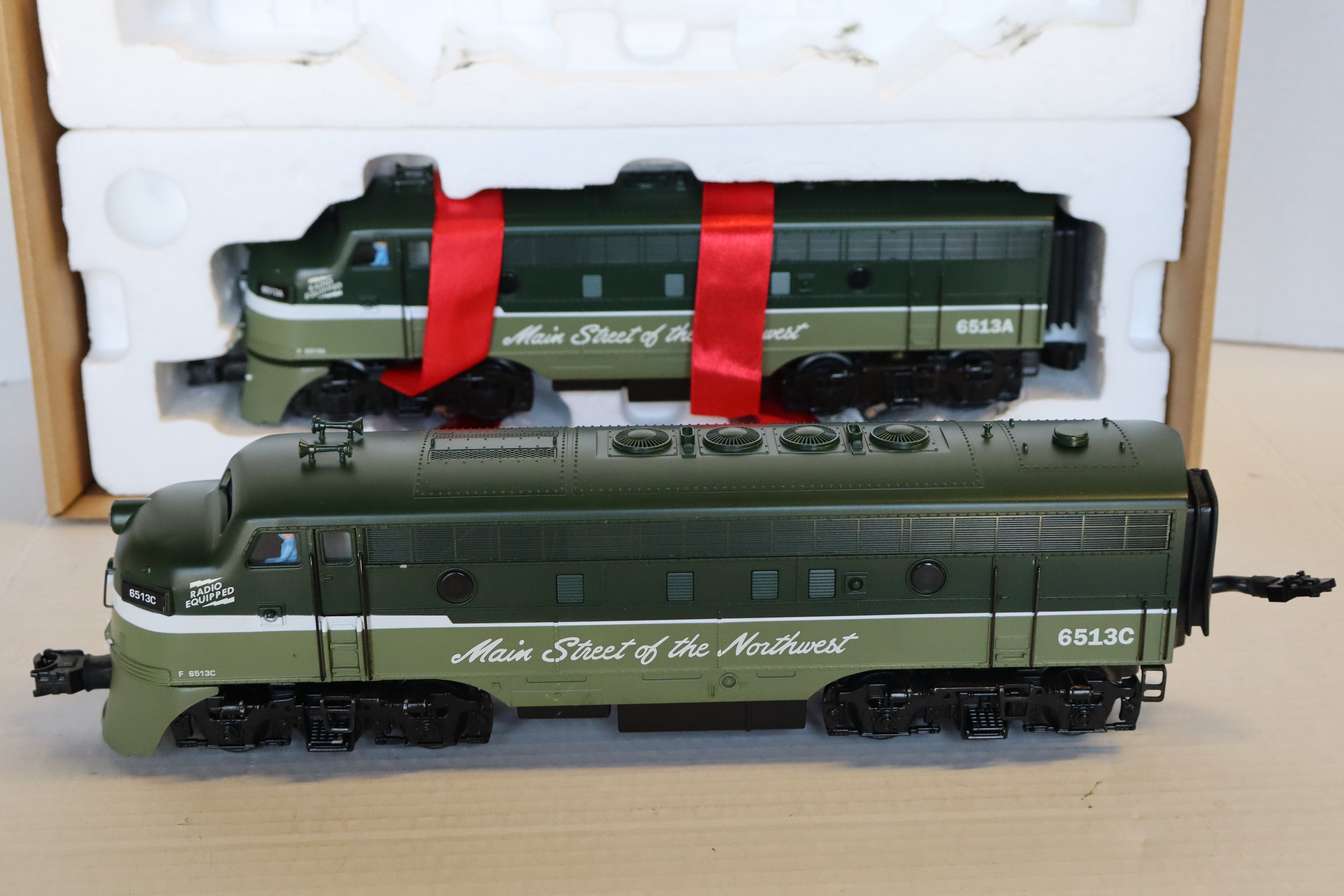 K Line K-25501 Northern Pacific F-7 AA Diesels -Both Powered-Second hand-M7948