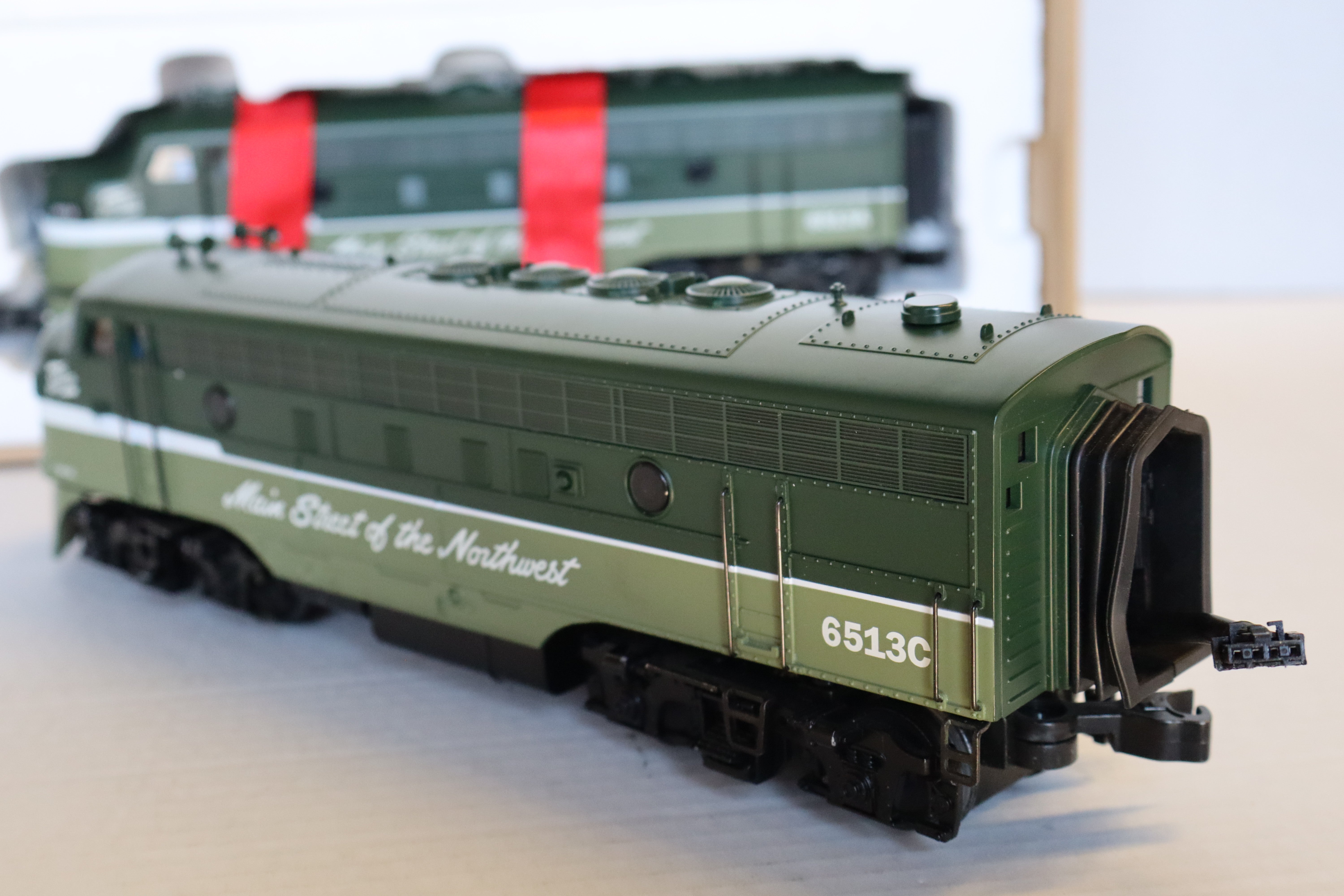 K Line K-25501 Northern Pacific F-7 AA Diesels -Both Powered-Second hand-M7948